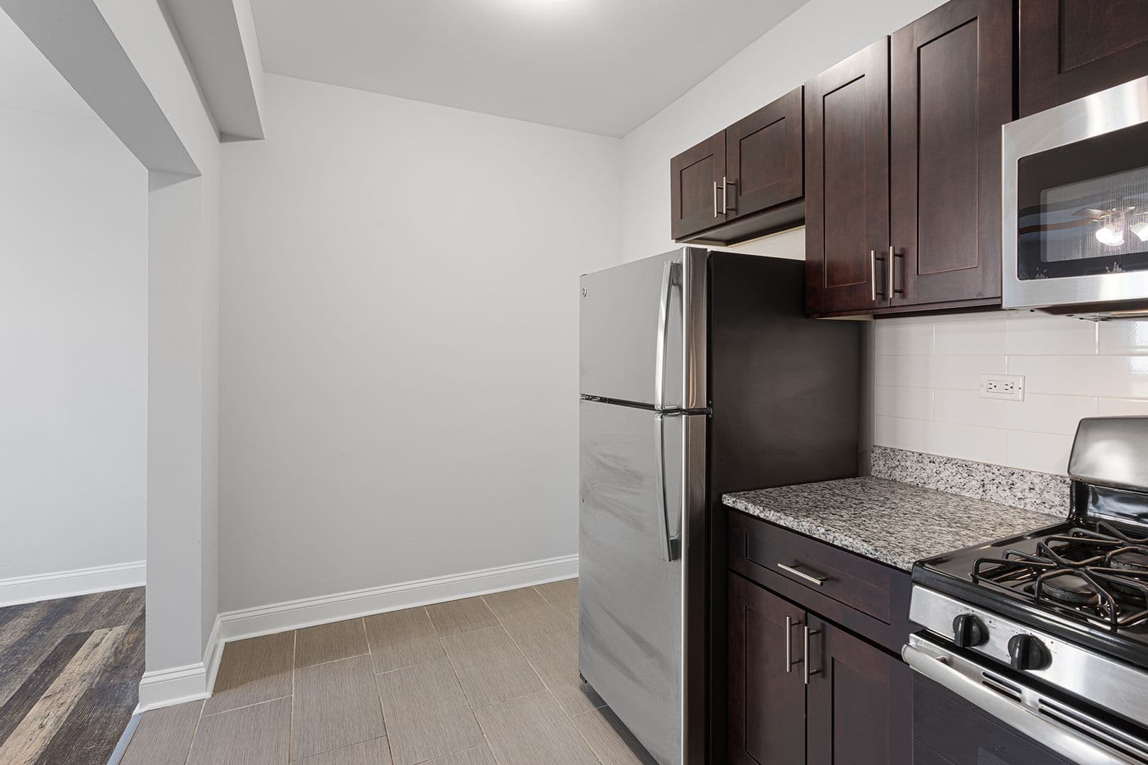 Chicago Apartment: 1608 W Sherwin Ave