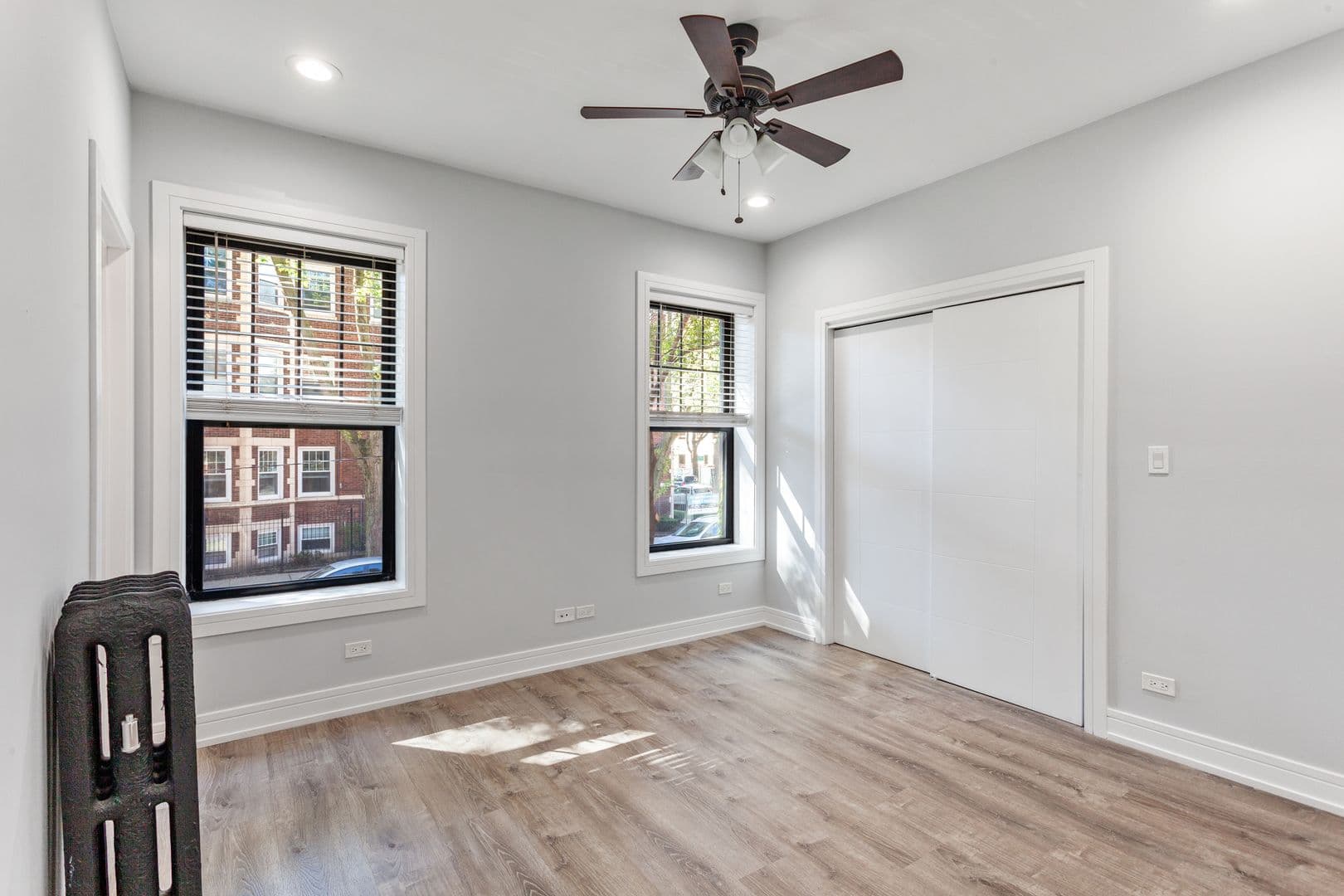 Chicago Apartment: 6100-6118 N Winthrop Ave