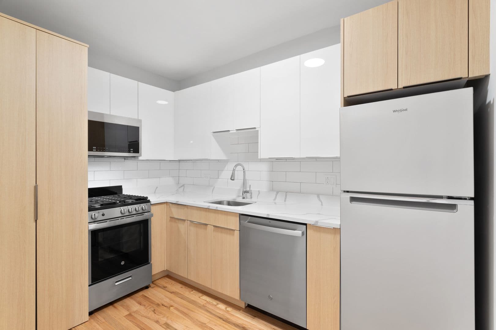 Chicago Apartment: 1625 W Howard