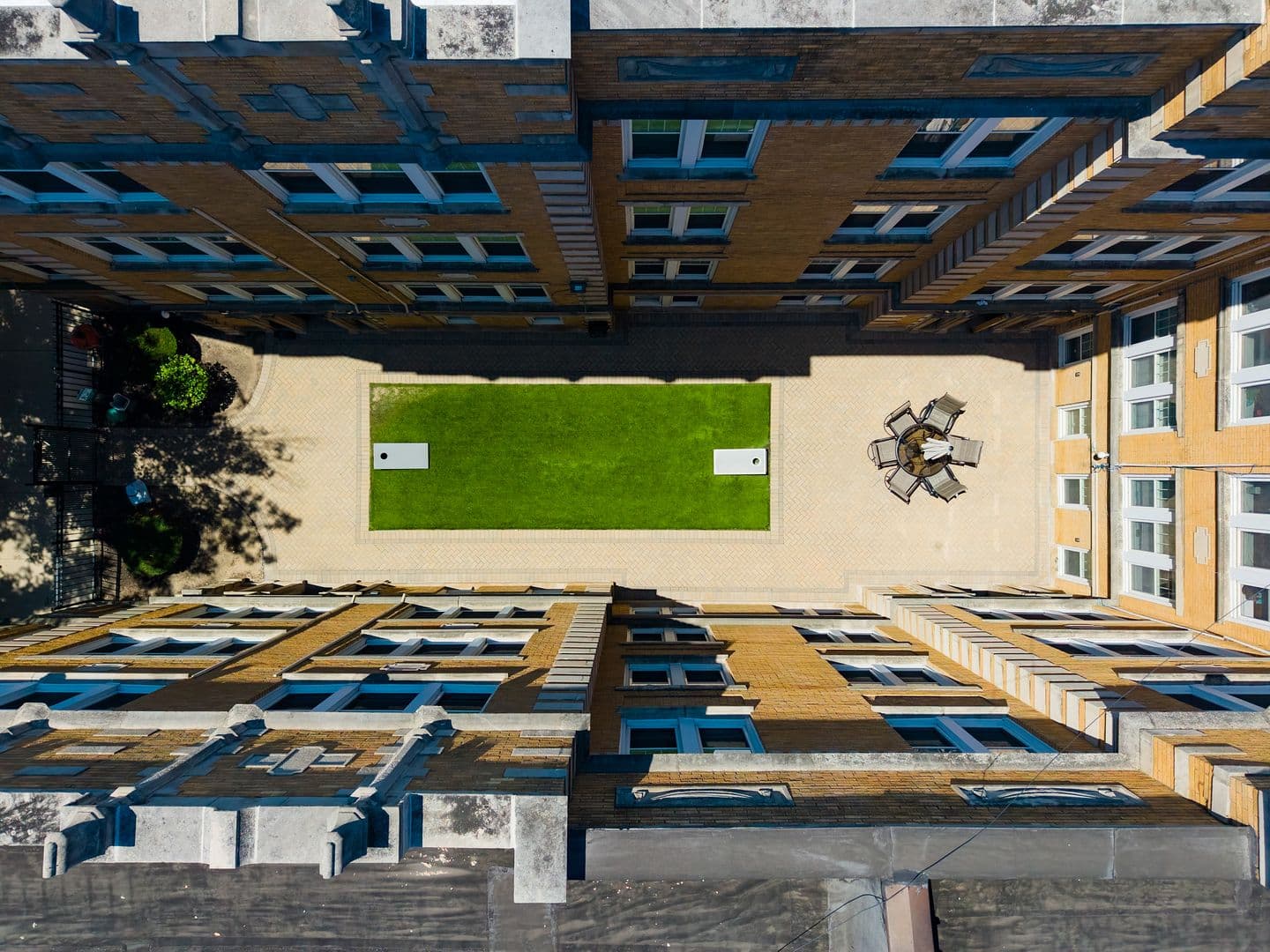 Chicago Apartment: 6100-6118 N Winthrop Ave