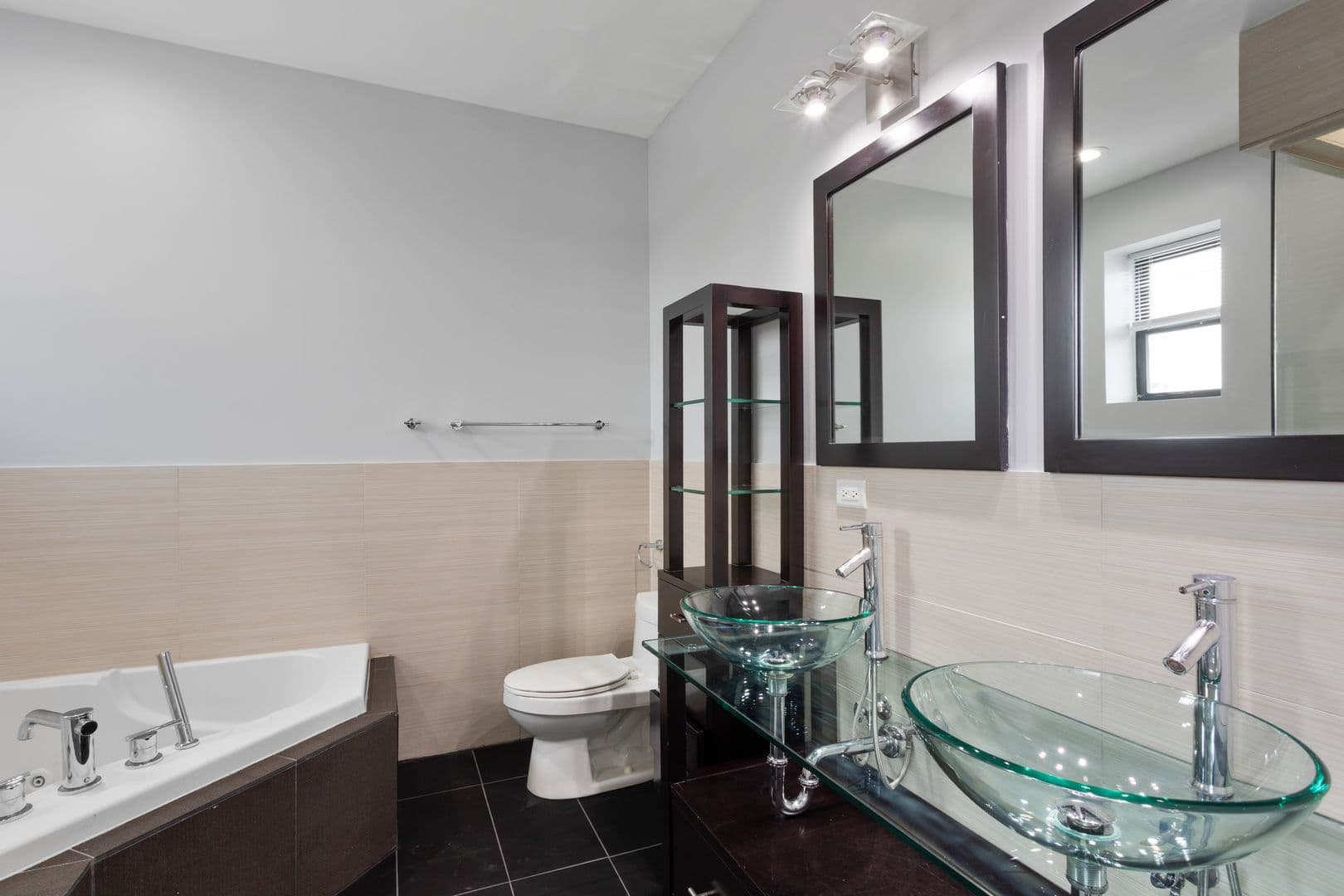 Chicago Apartment: 1412 W Morse