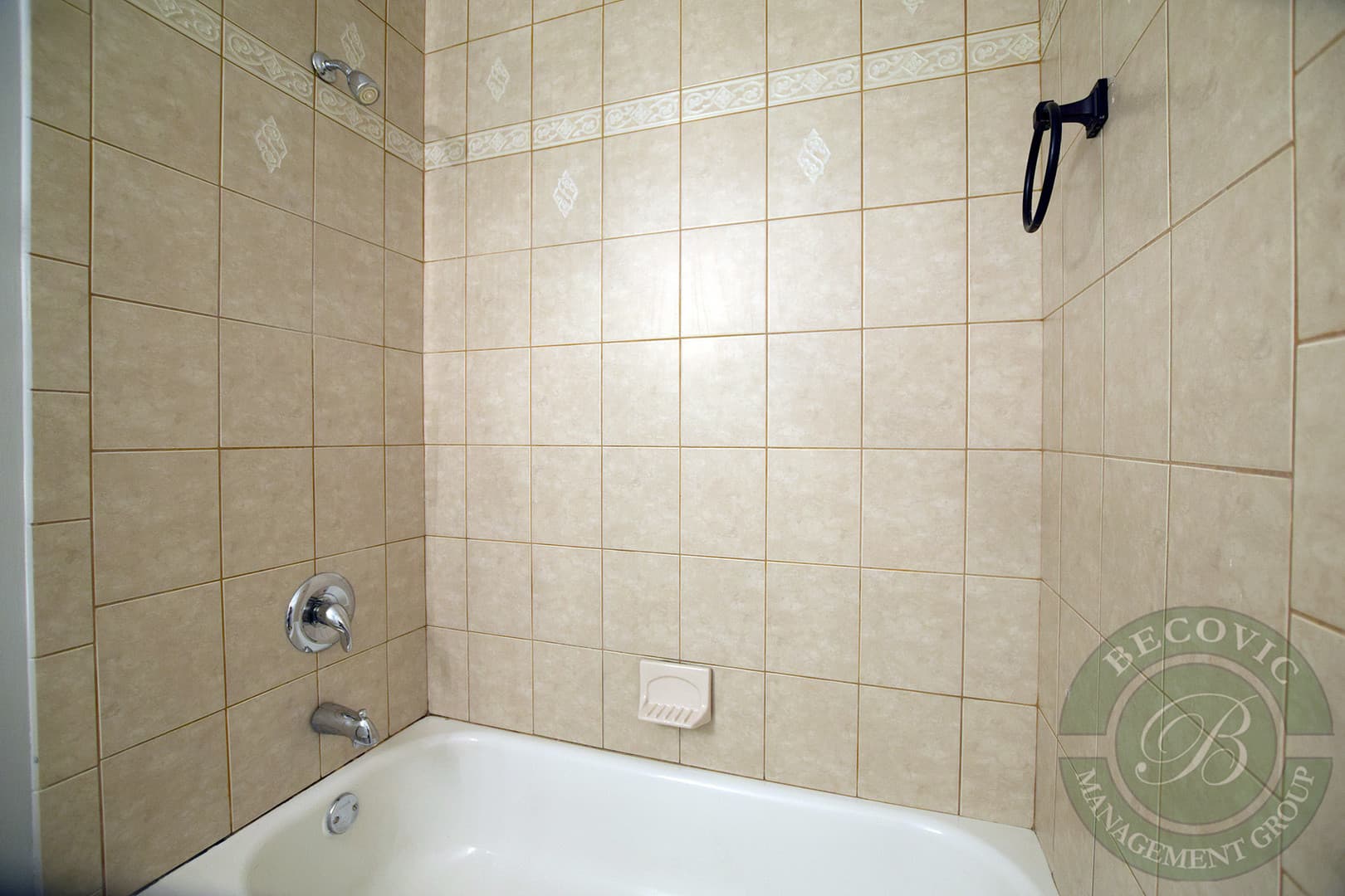 Chicago Apartment: 2451 W Howard Street