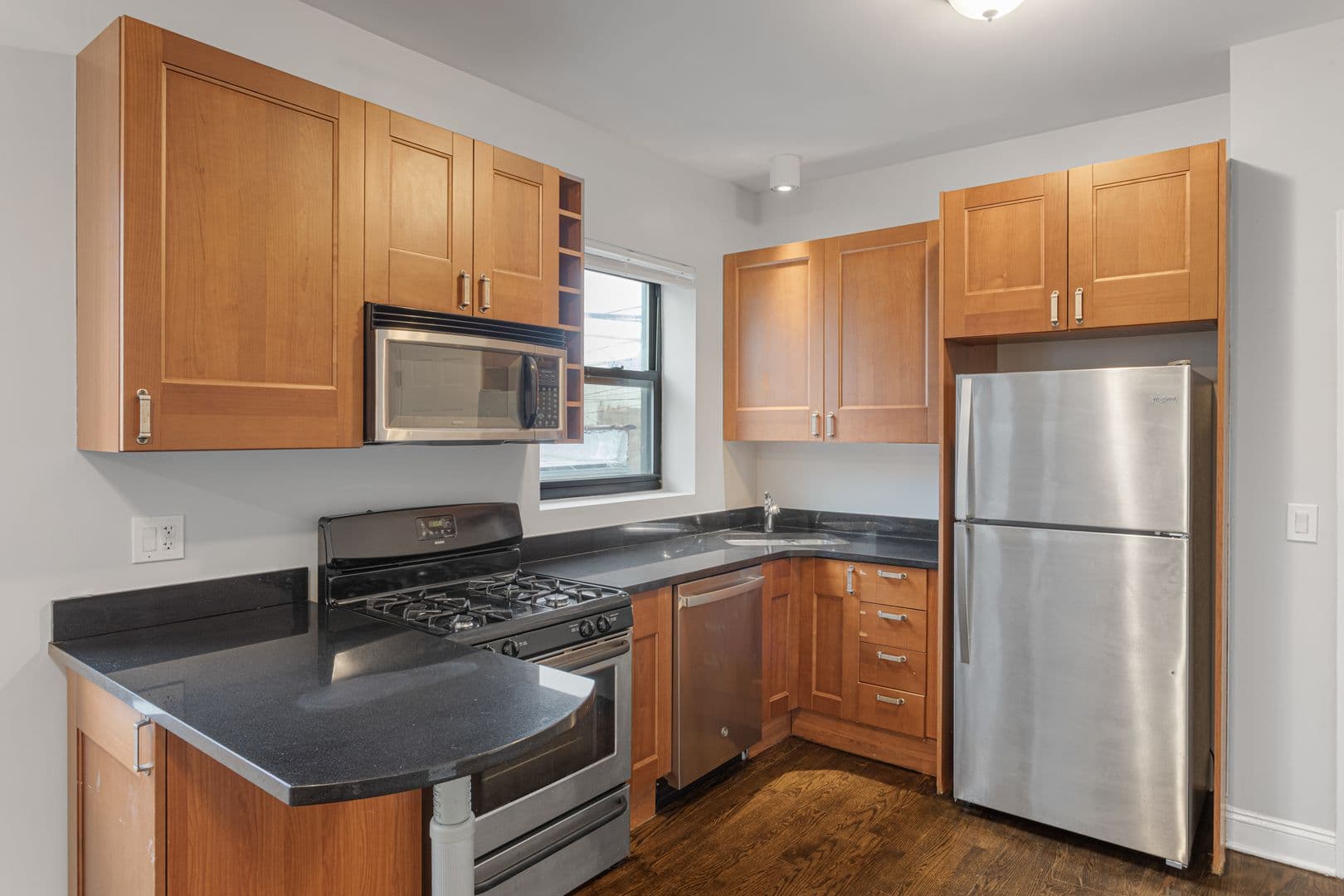 Chicago Apartment: 7526-7530 N Seeley Avenue