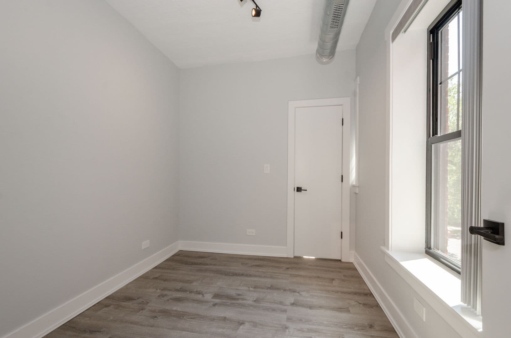 Chicago Apartment: 7645 N Sheridan Rd