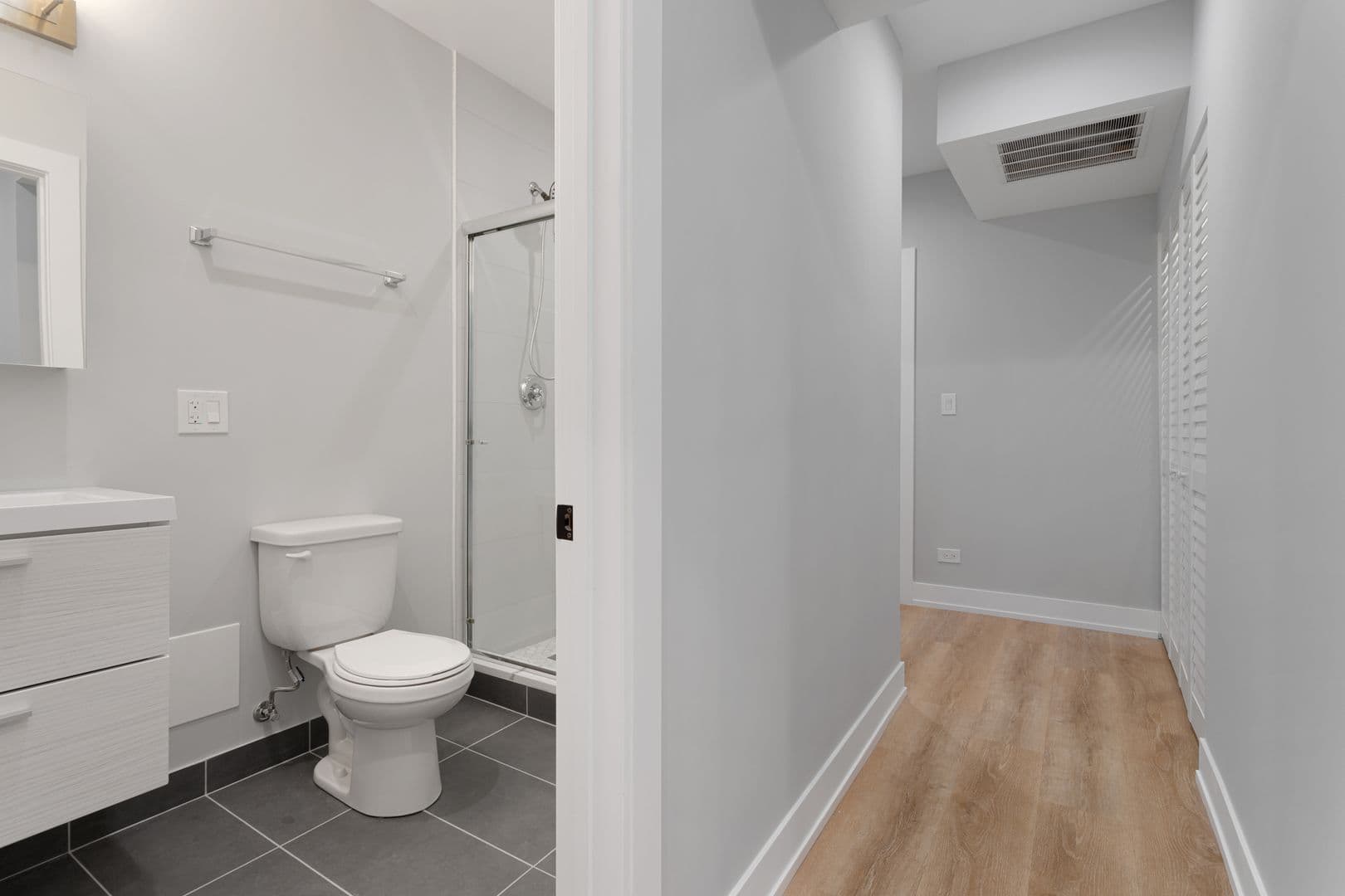 Chicago Apartment: 1548-1558.5 W Juneway