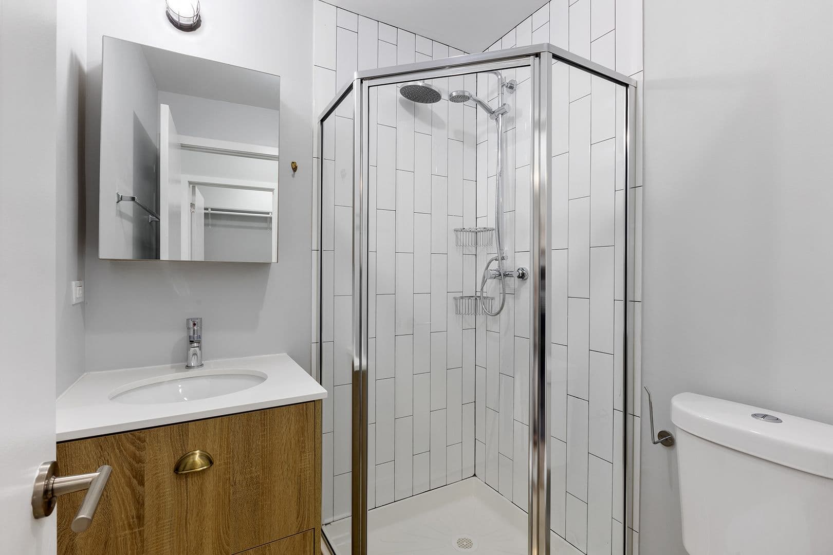 Chicago Apartment: 6019 N Winthrop Avenue
