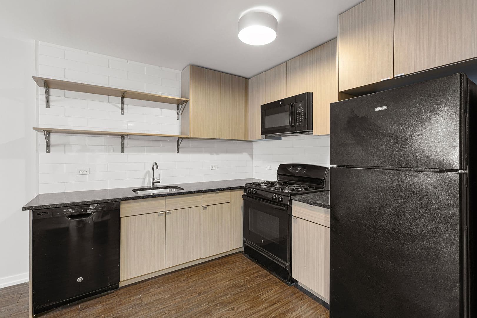 Chicago Apartment: 6134 N Kenmore