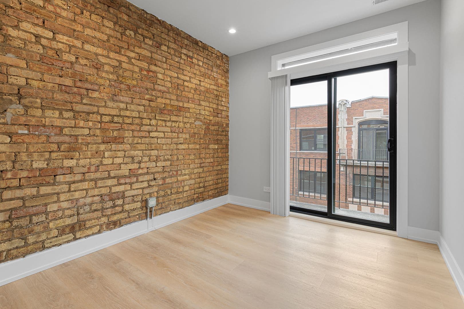 Chicago Apartment: 1548-1558.5 W Juneway