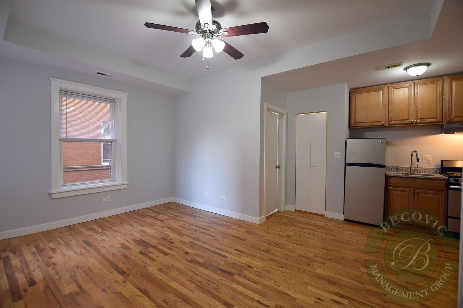 Chicago Apartment: 7450-7456 N Greenview Ave