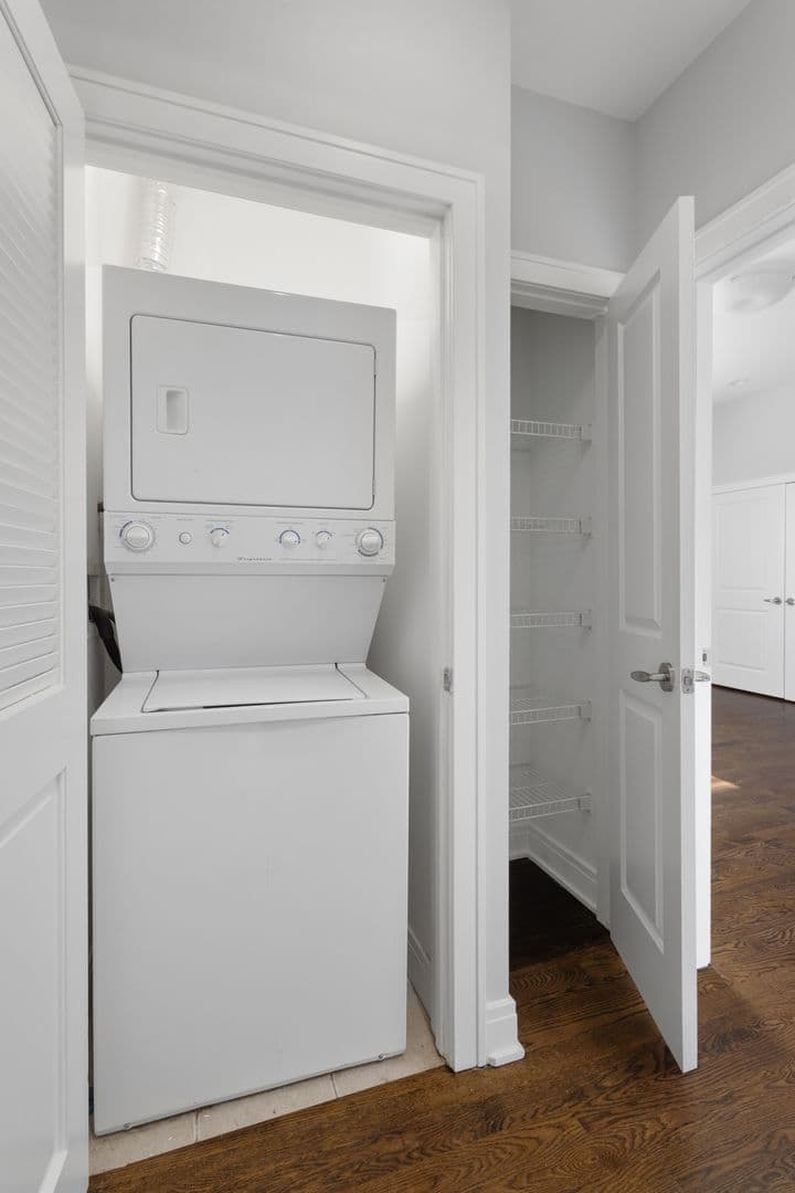 Chicago Apartment: 1412 W Morse