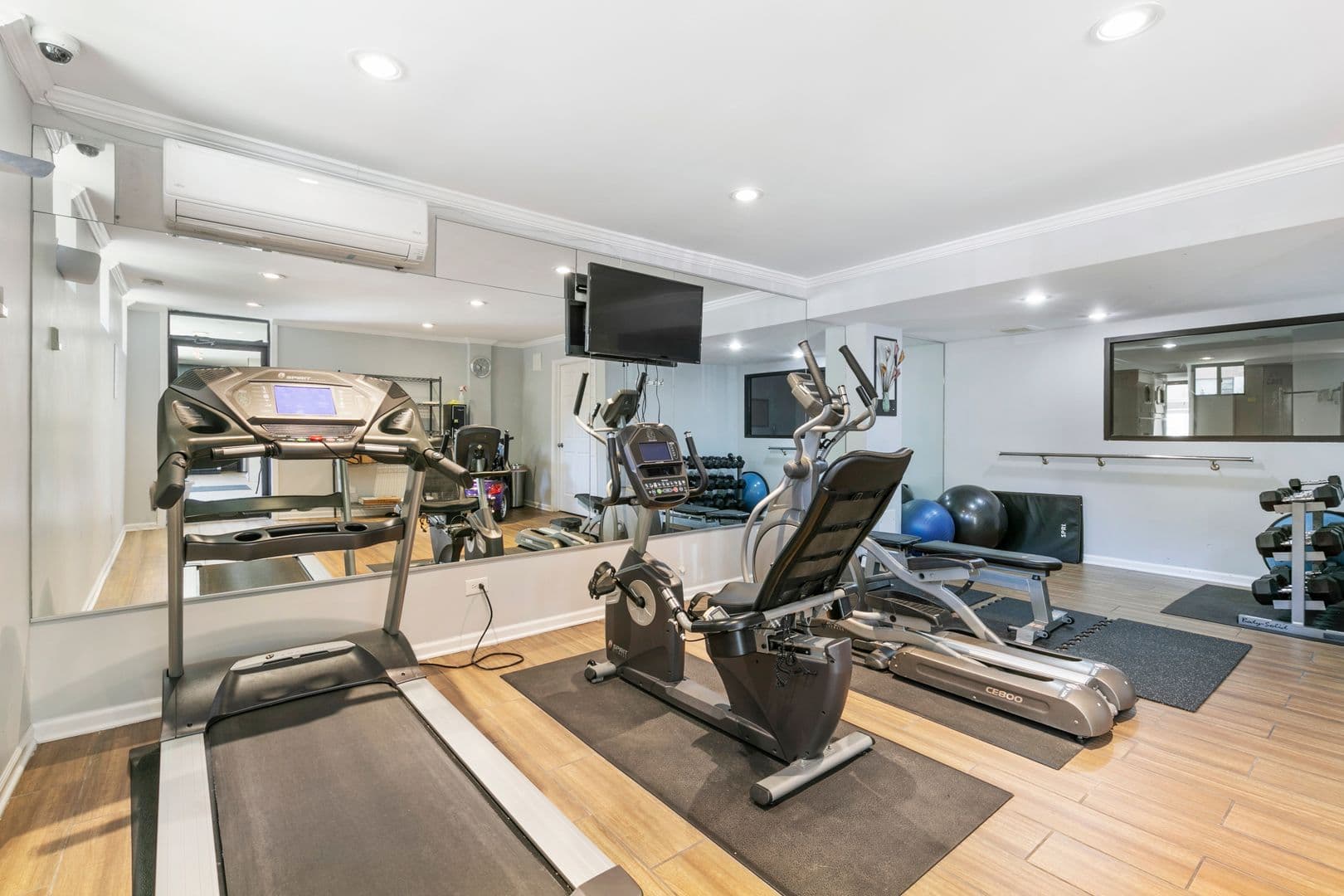 Chicago Apartment: 6001 N Kenmore Avenue