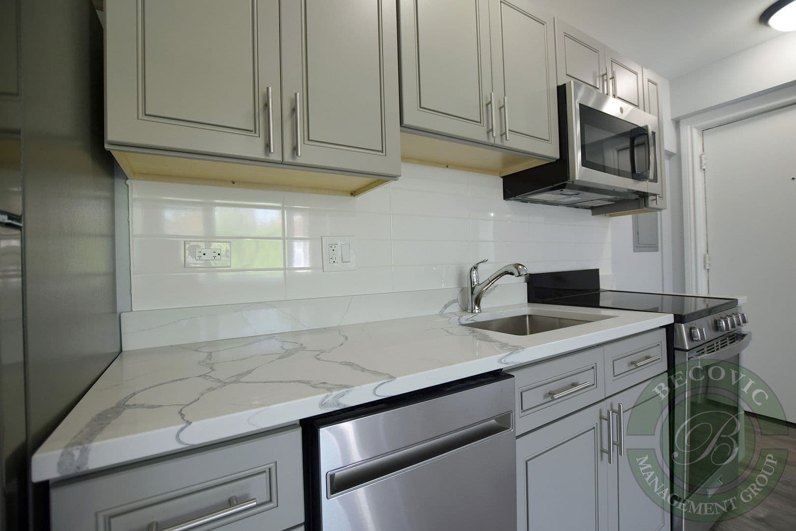 Chicago Apartment: 7710 N Sheridan Rd