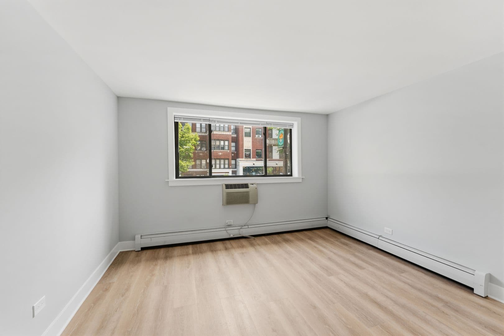 Chicago Apartment: 6758 N. Sheridan Rd.
