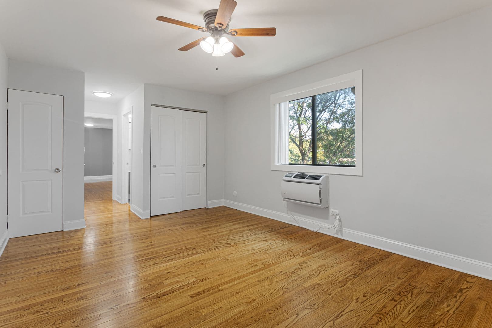 Chicago Apartment: 7545 N Winchester Avenue