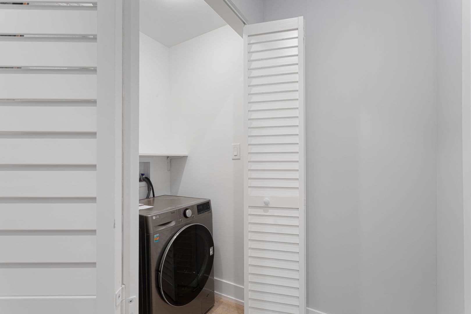 Chicago Apartment: 1548-1558.5 W Juneway