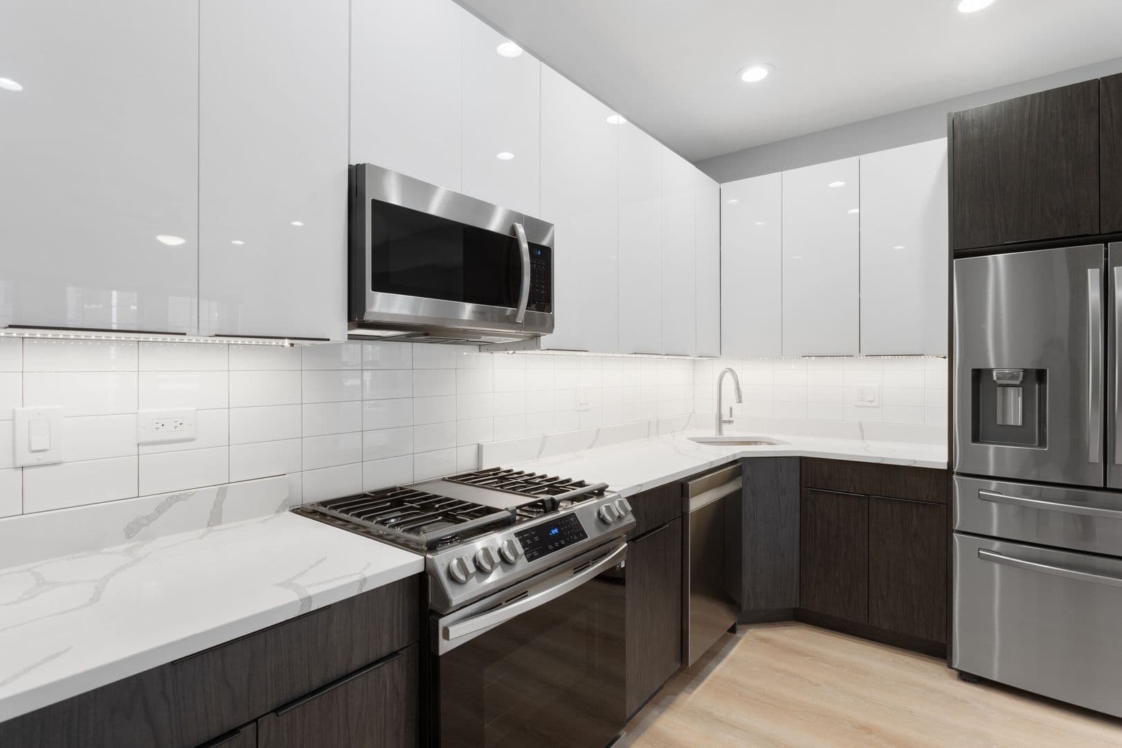 Chicago Apartment: 7642-48 N Eastlake Terrace