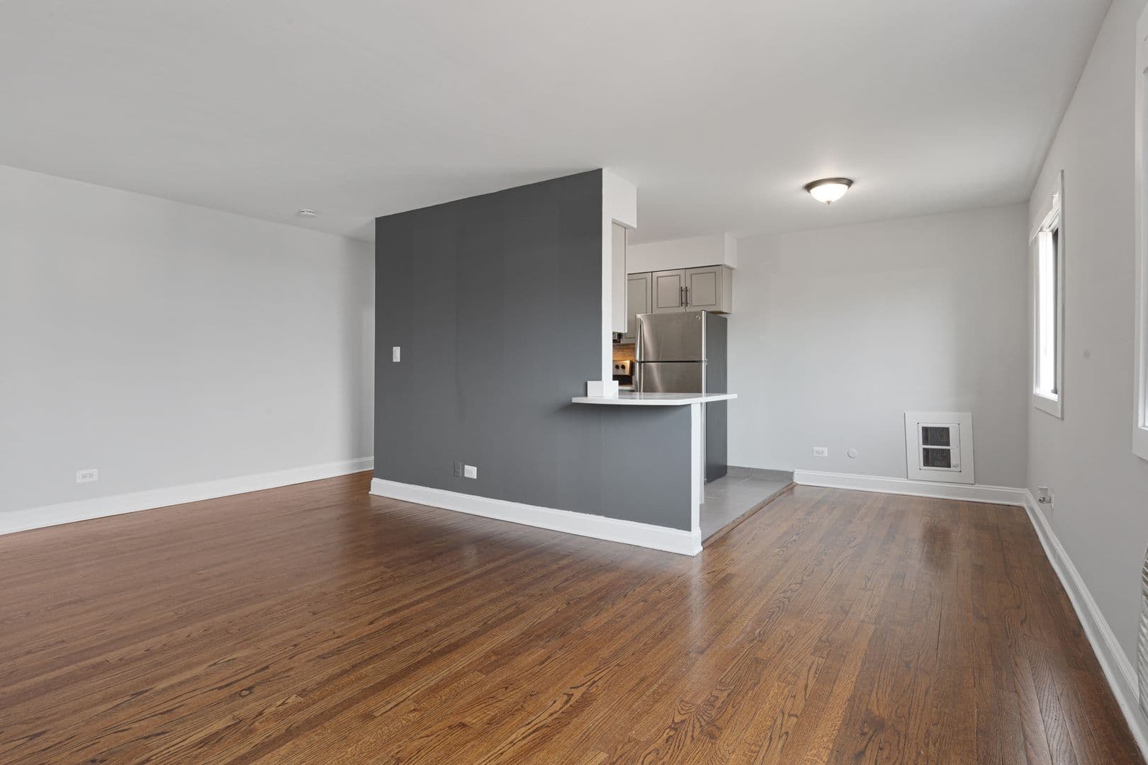 Chicago Apartment: 7545 N Winchester Avenue
