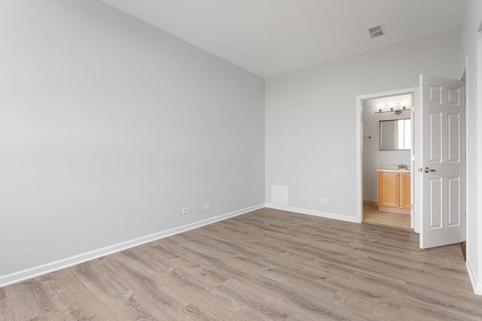 Chicago Apartment: 2451 W Howard Street