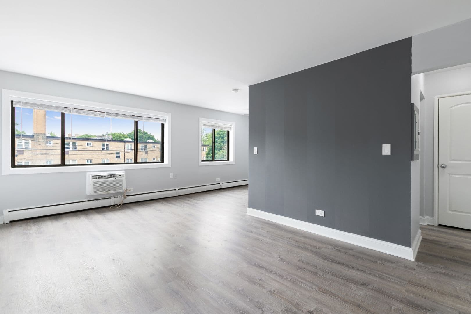 Chicago Apartment: 6826 N Ridge Blvd