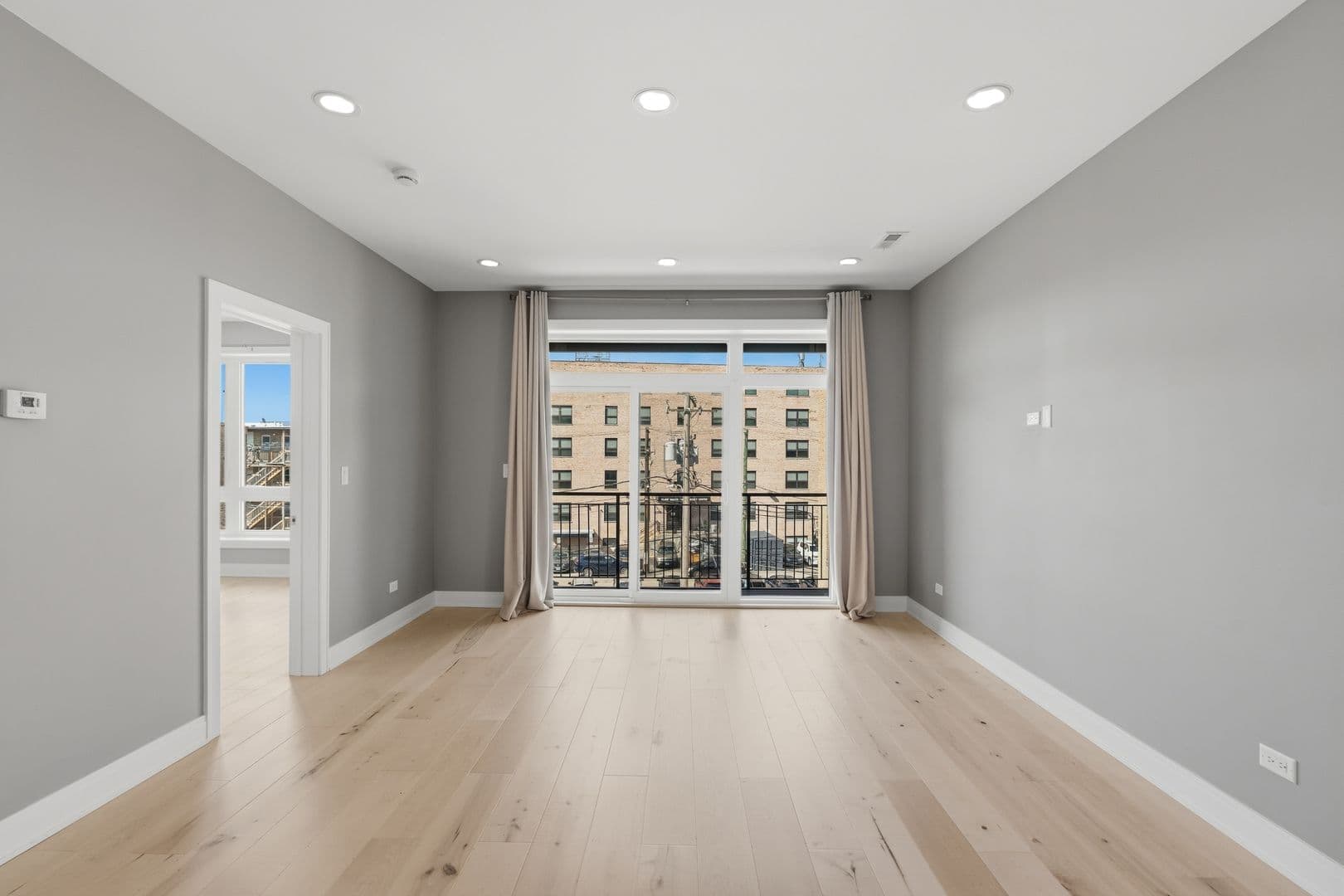 Chicago Apartment: 7428 N. Rogers Ave.