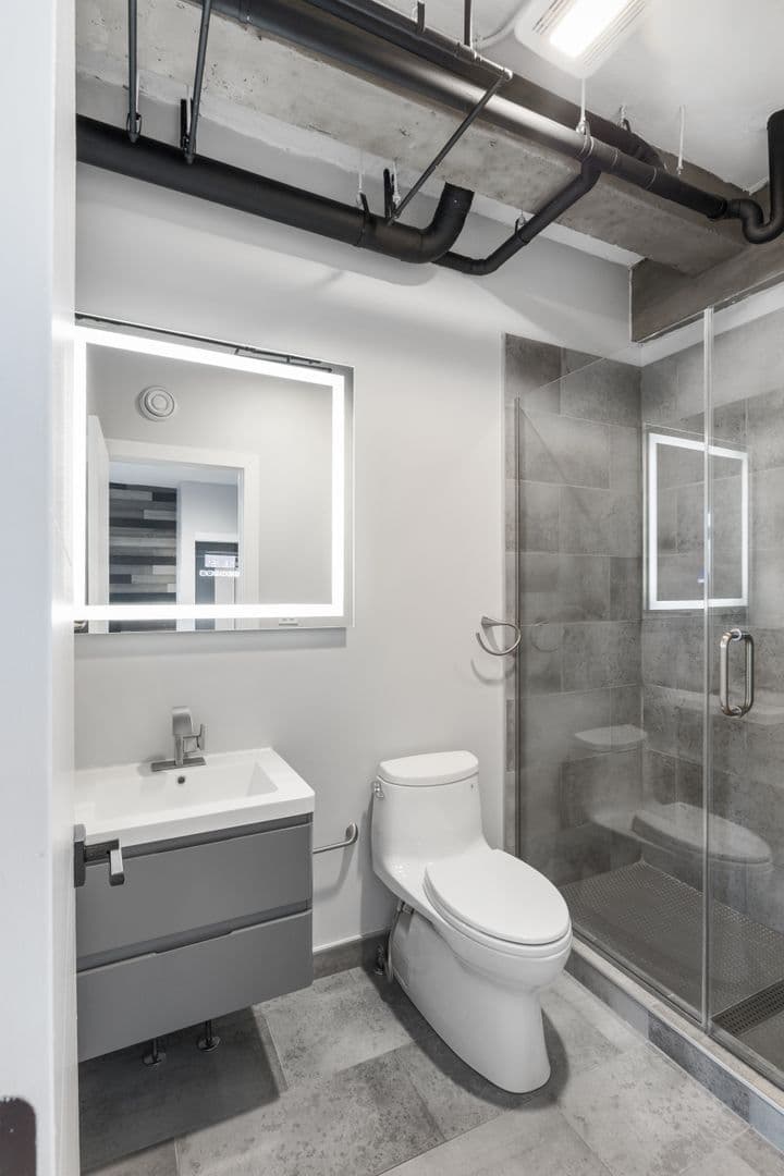 Chicago Apartment: 7645 N Sheridan Rd