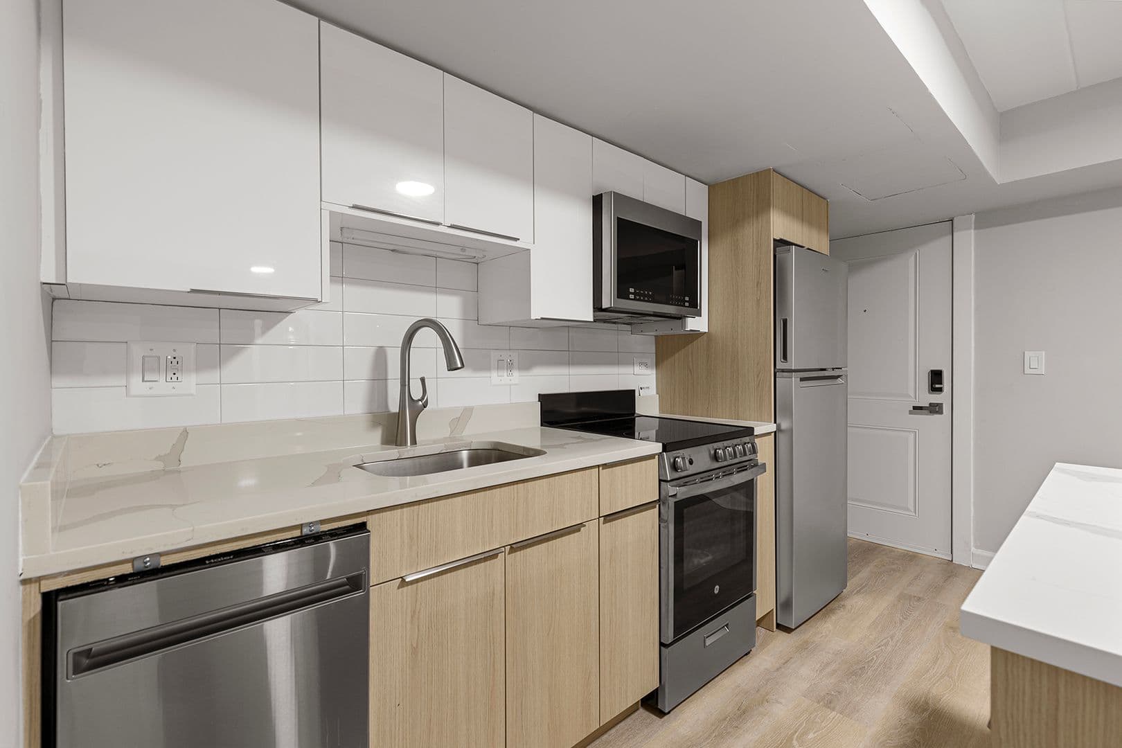 Chicago Apartment: 6007 N Kenmore