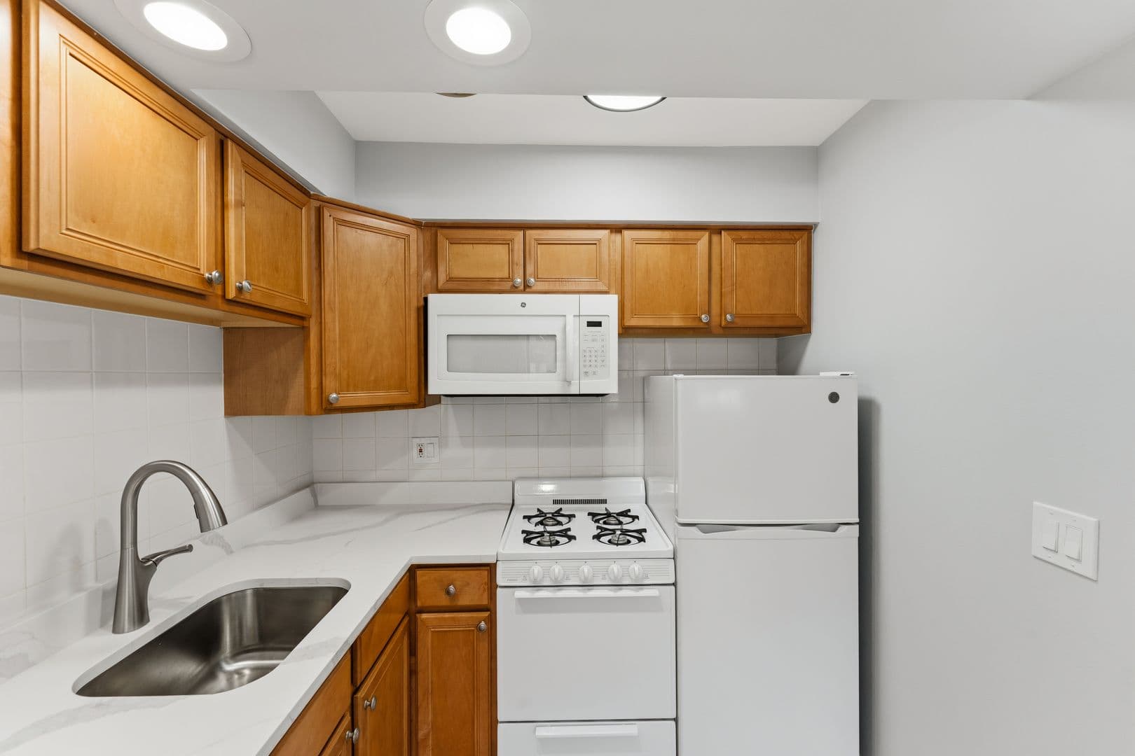 Chicago Apartment: 6758 N. Sheridan Rd.