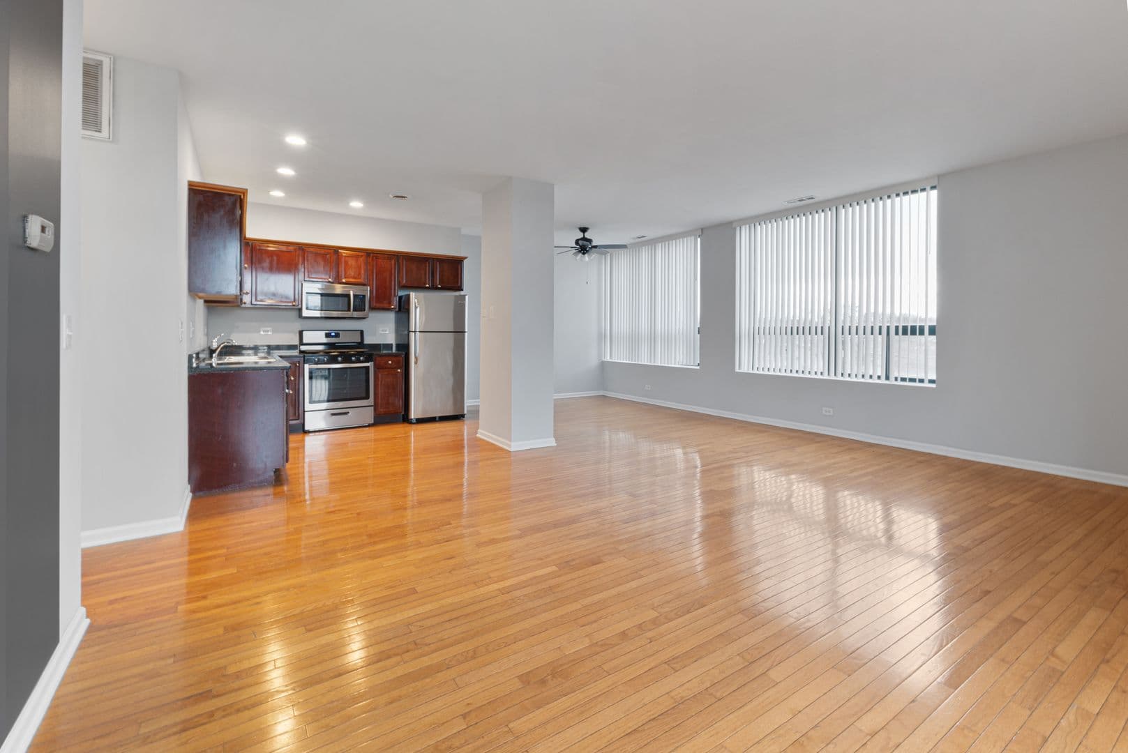 Chicago Apartment: 2451 W Howard Street