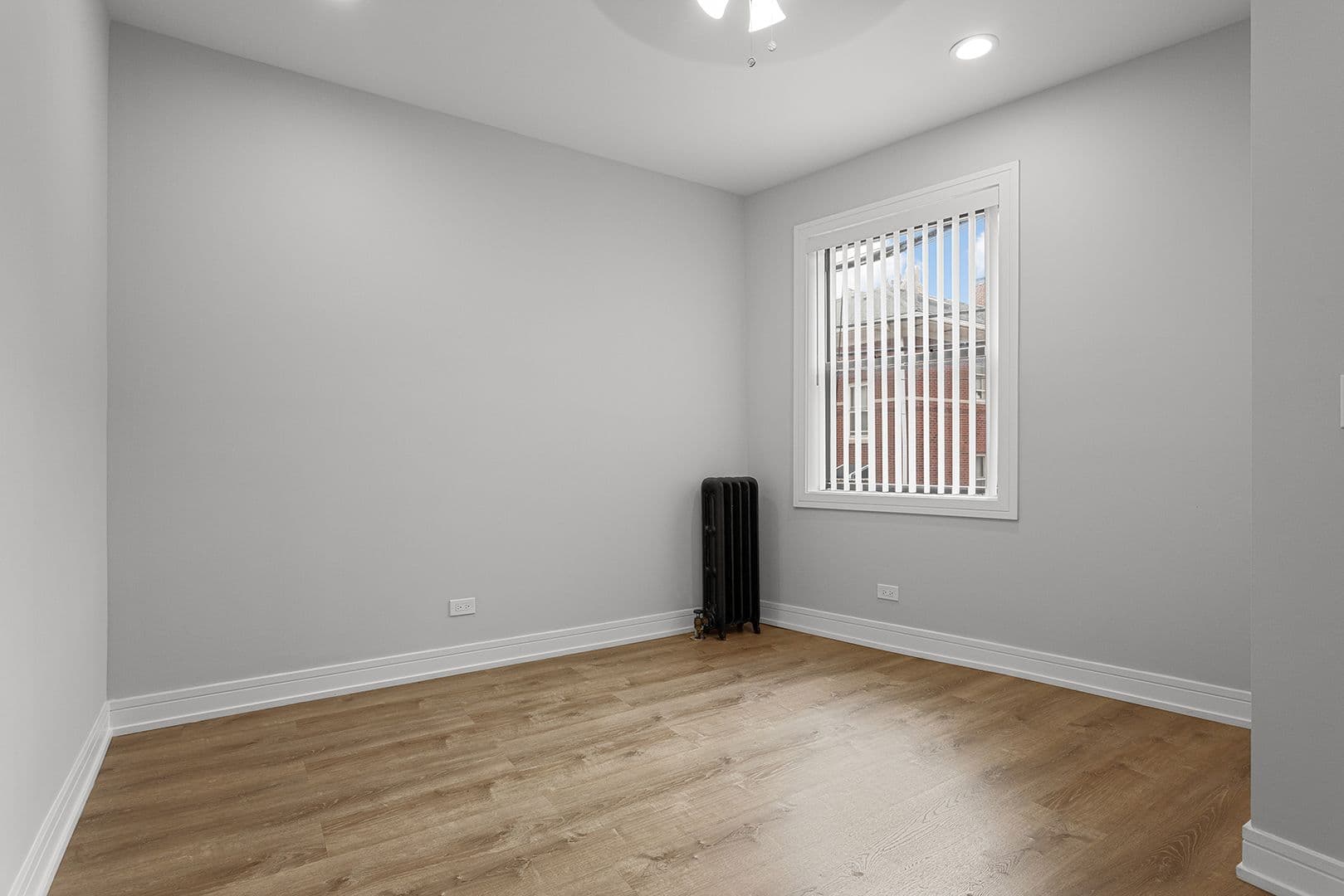 Chicago Apartment: 7618 - 26 N.Eastlake Terrace