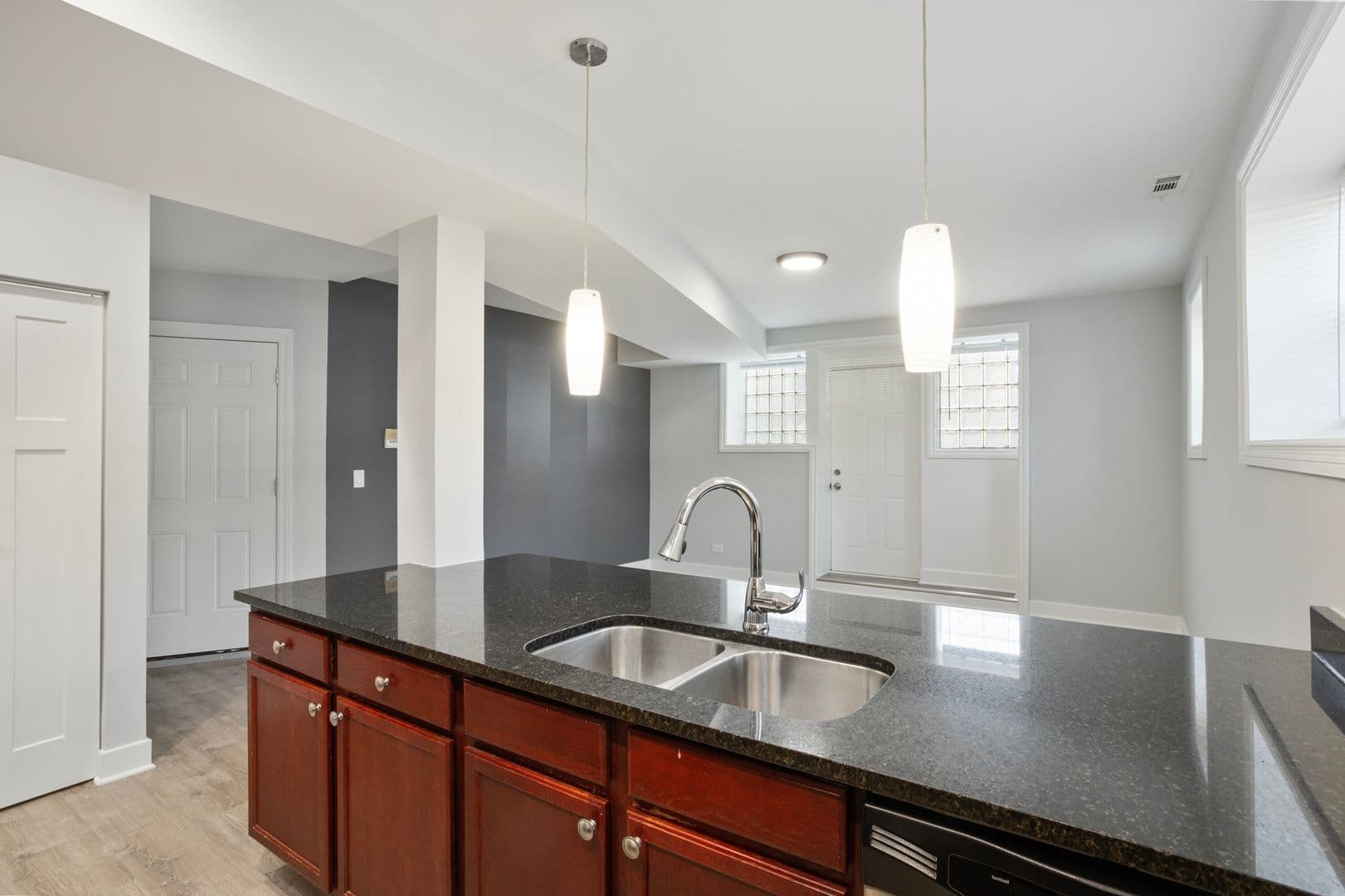 Chicago Apartment: 7357-67 N Ashland Ave