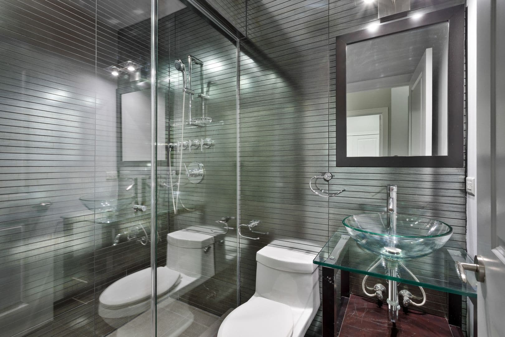 Chicago Apartment: 1412 W Morse