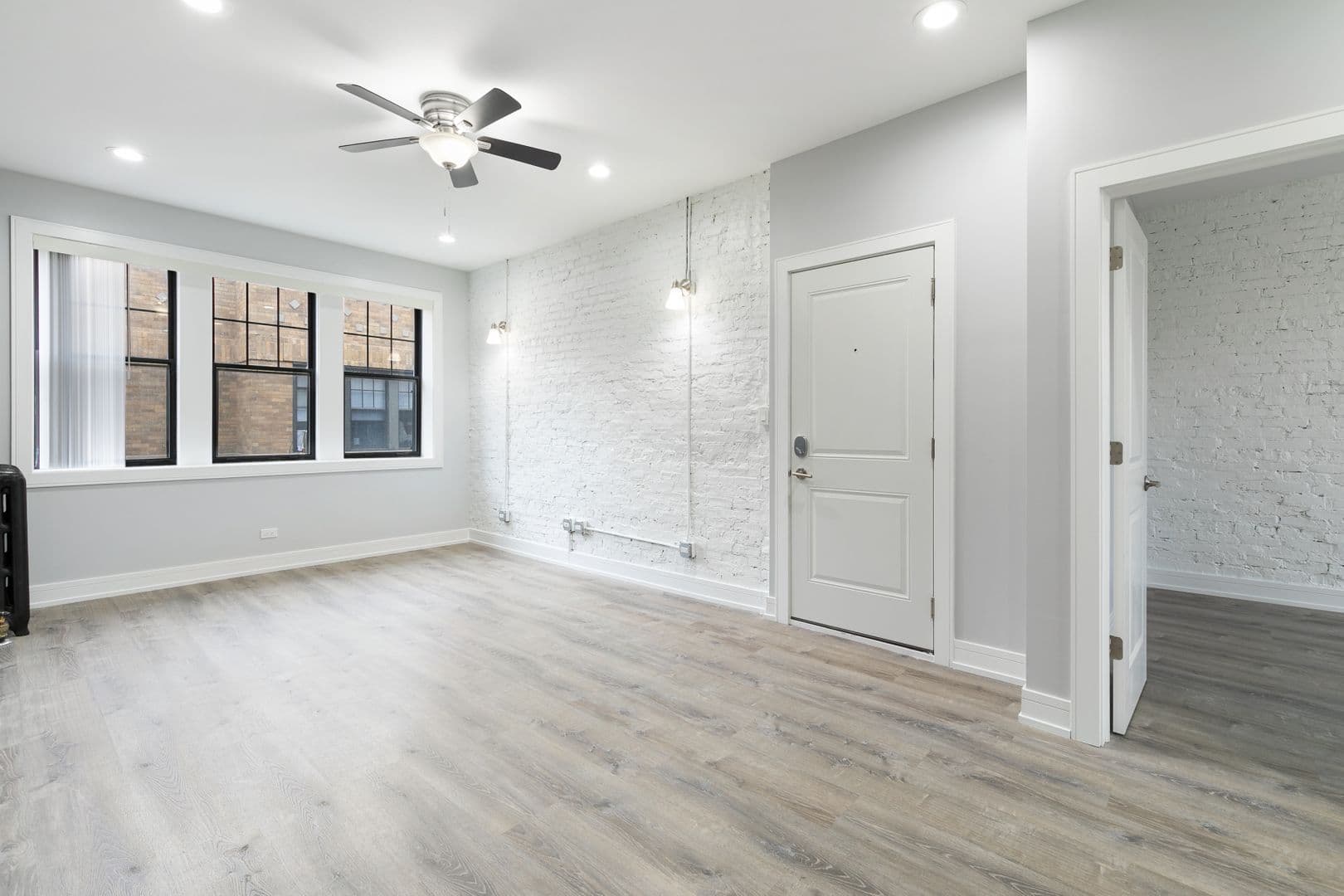 Chicago Apartment: 7618 - 26 N.Eastlake Terrace