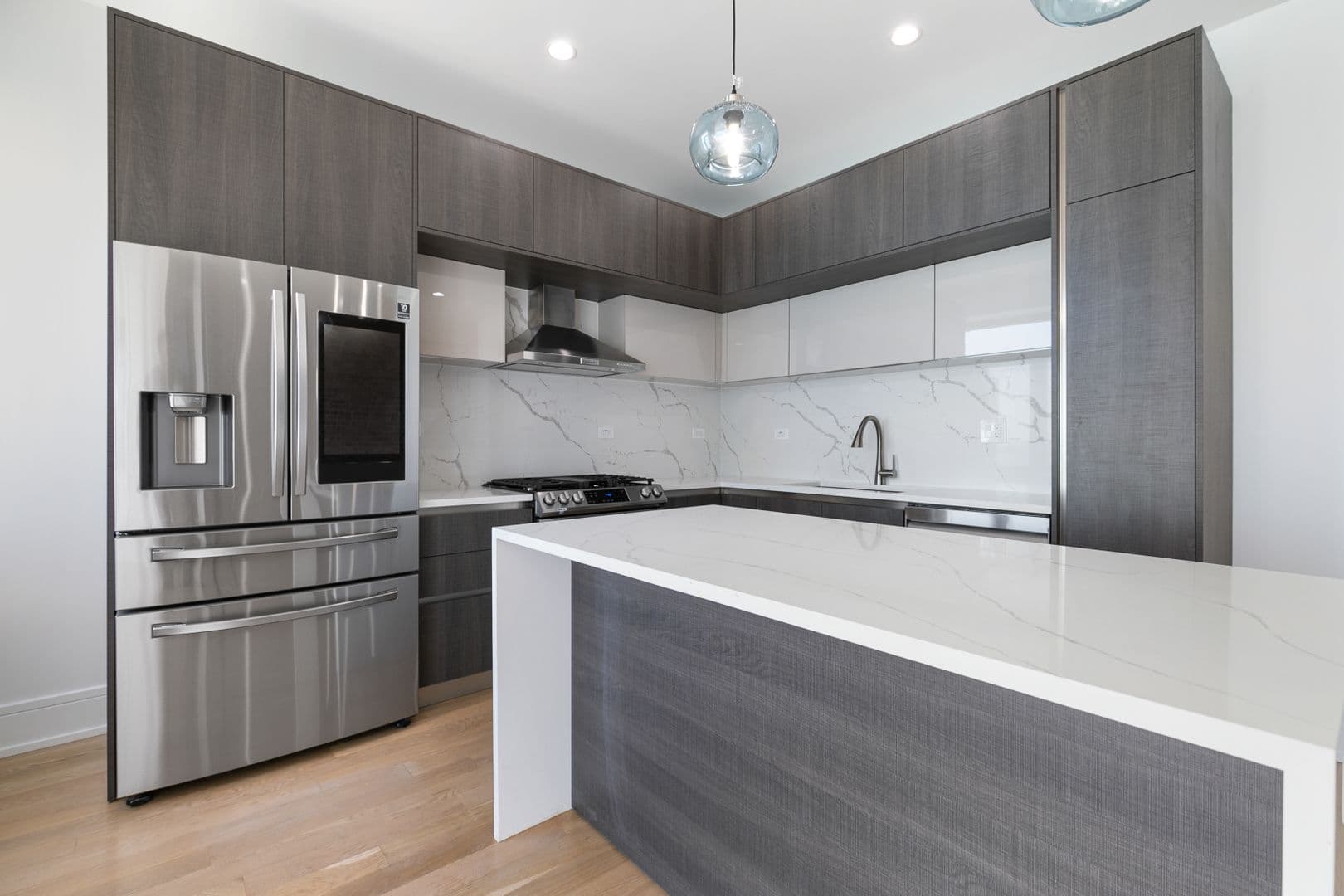 Chicago Apartment: 7729-31 N Eastlake Terrace