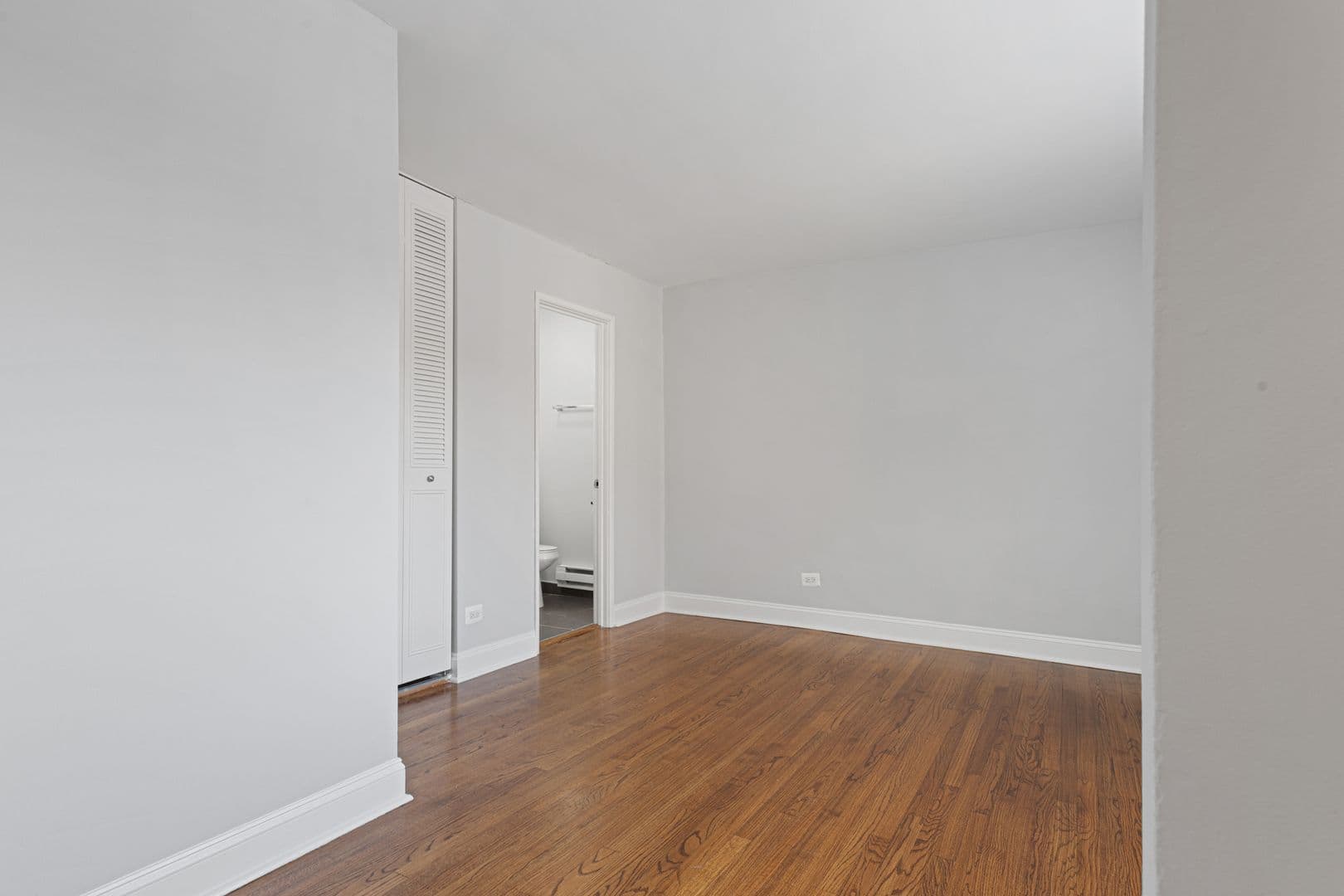 Chicago Apartment: 7545 N Winchester Avenue