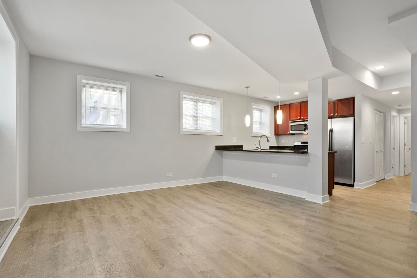 Chicago Apartment: 7357-67 N Ashland Ave
