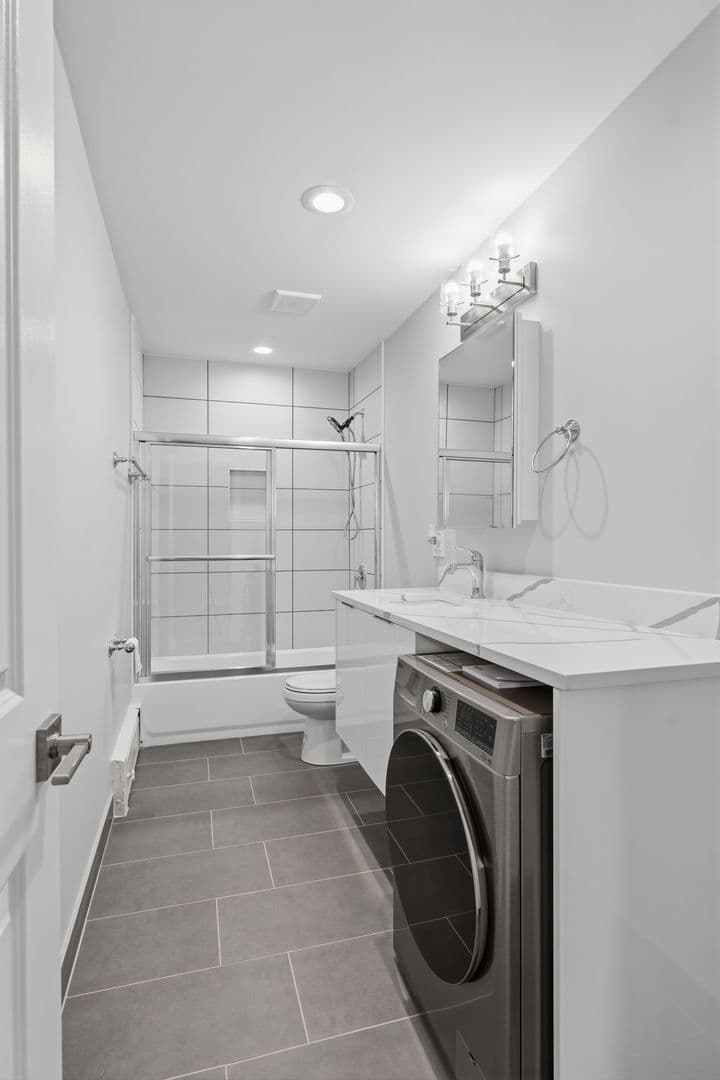Chicago Apartment: 7603-09 N. Greenview