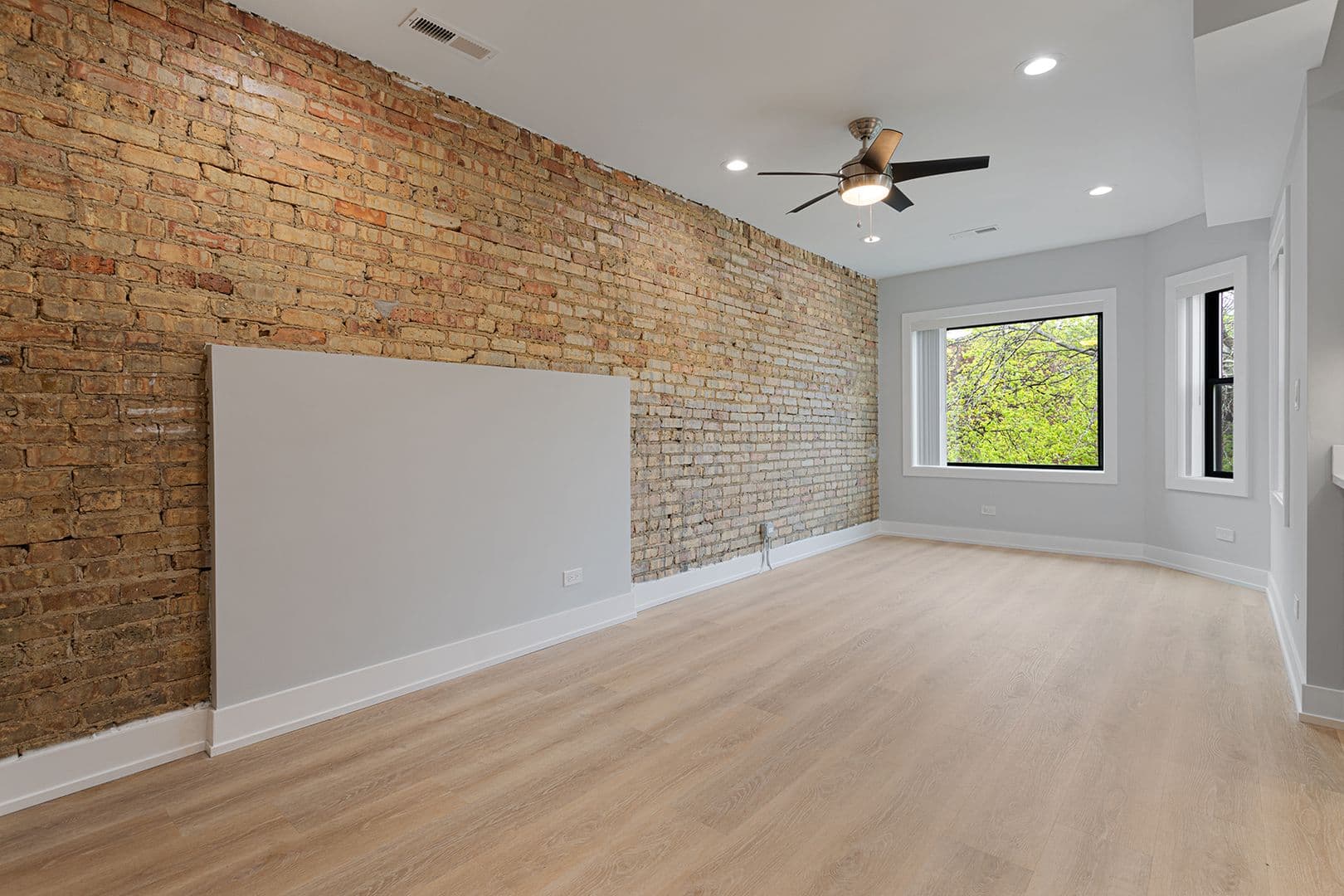 Chicago Apartment: 1548-1558.5 W Juneway