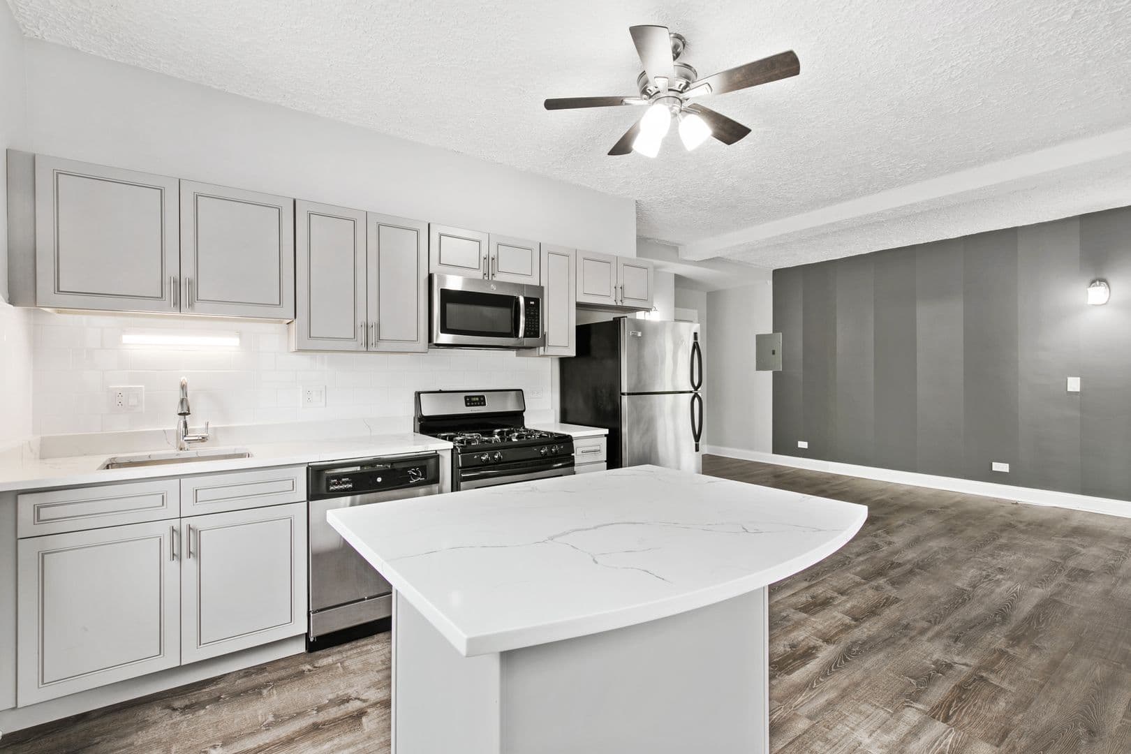 Chicago Apartment: 4555 N Malden St
