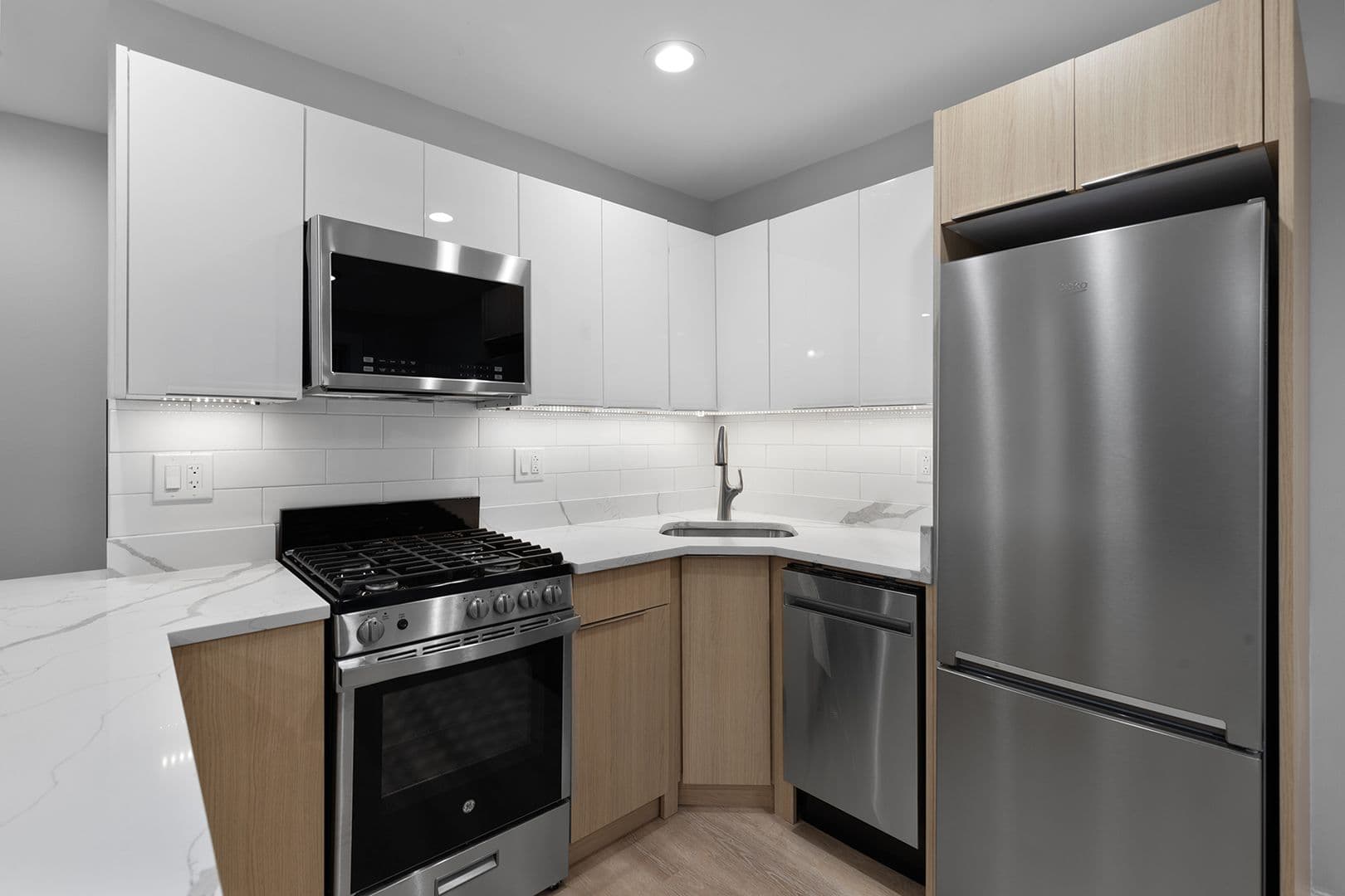 Chicago Apartment: 6758 N. Sheridan Rd.