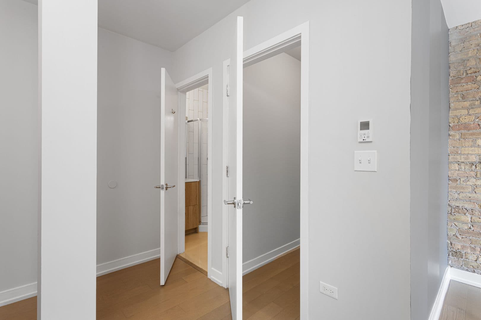 Chicago Apartment: 6019 N Winthrop Avenue