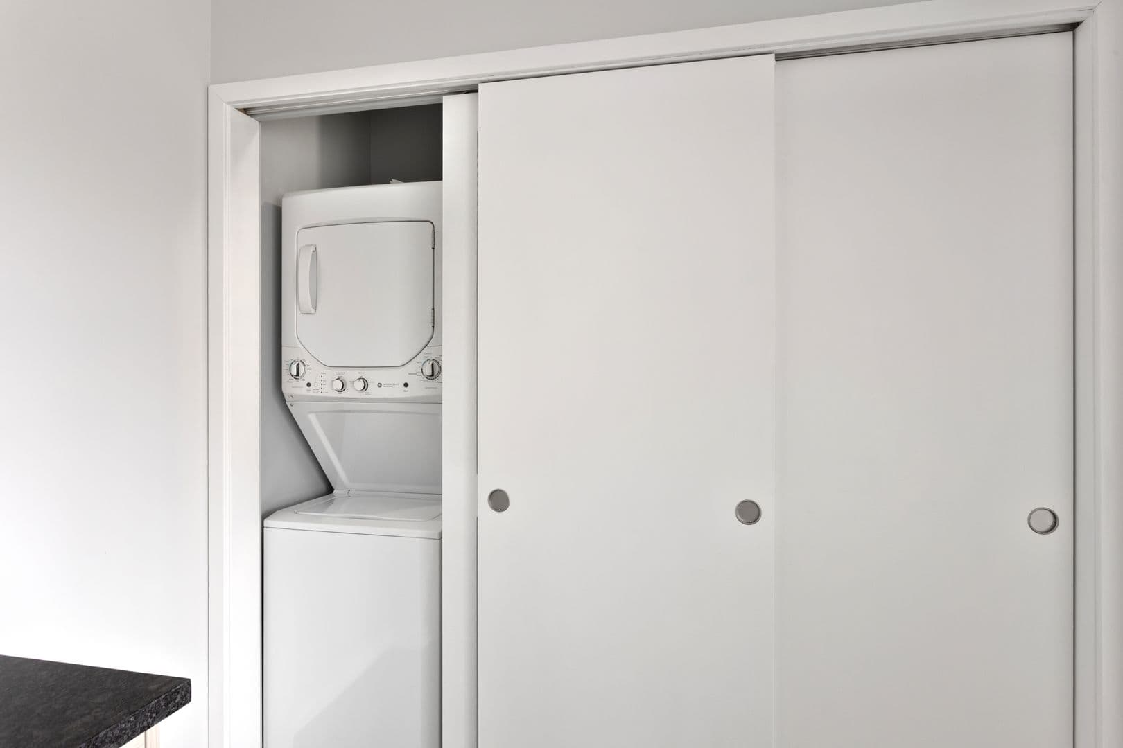 Chicago Apartment: 6134 N Kenmore