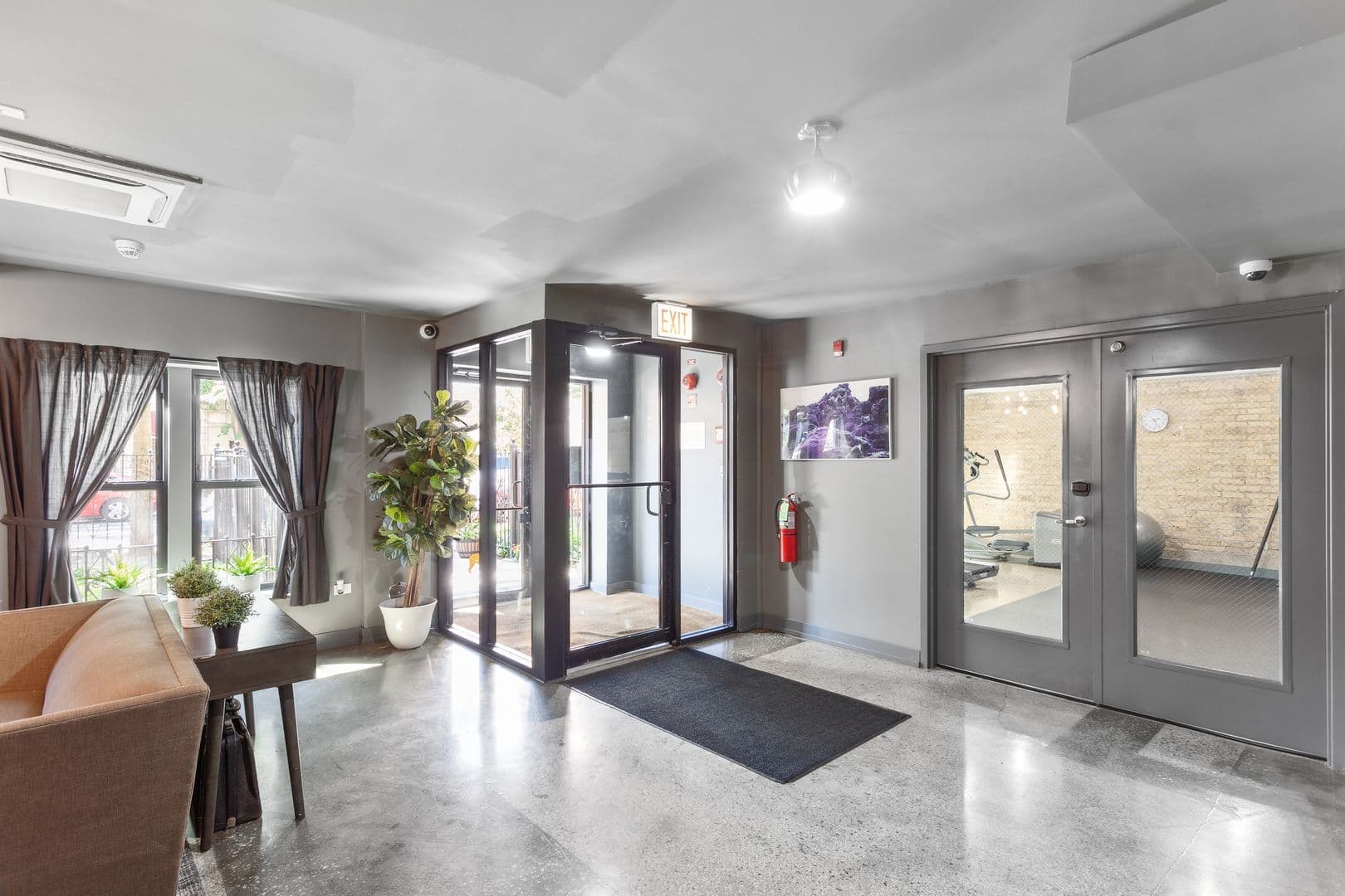 Chicago Apartment: 6019 N Winthrop Avenue