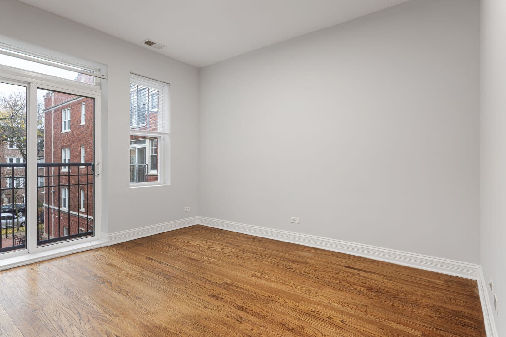 Chicago Apartment: 7320-30 N Damen Ave