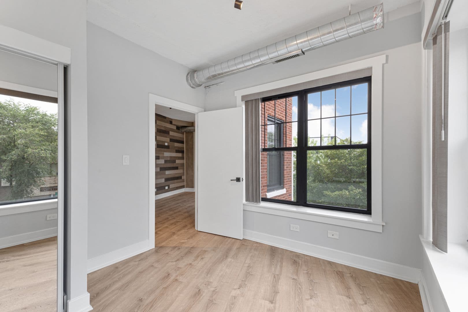 Chicago Apartment: 7645 N Sheridan Rd