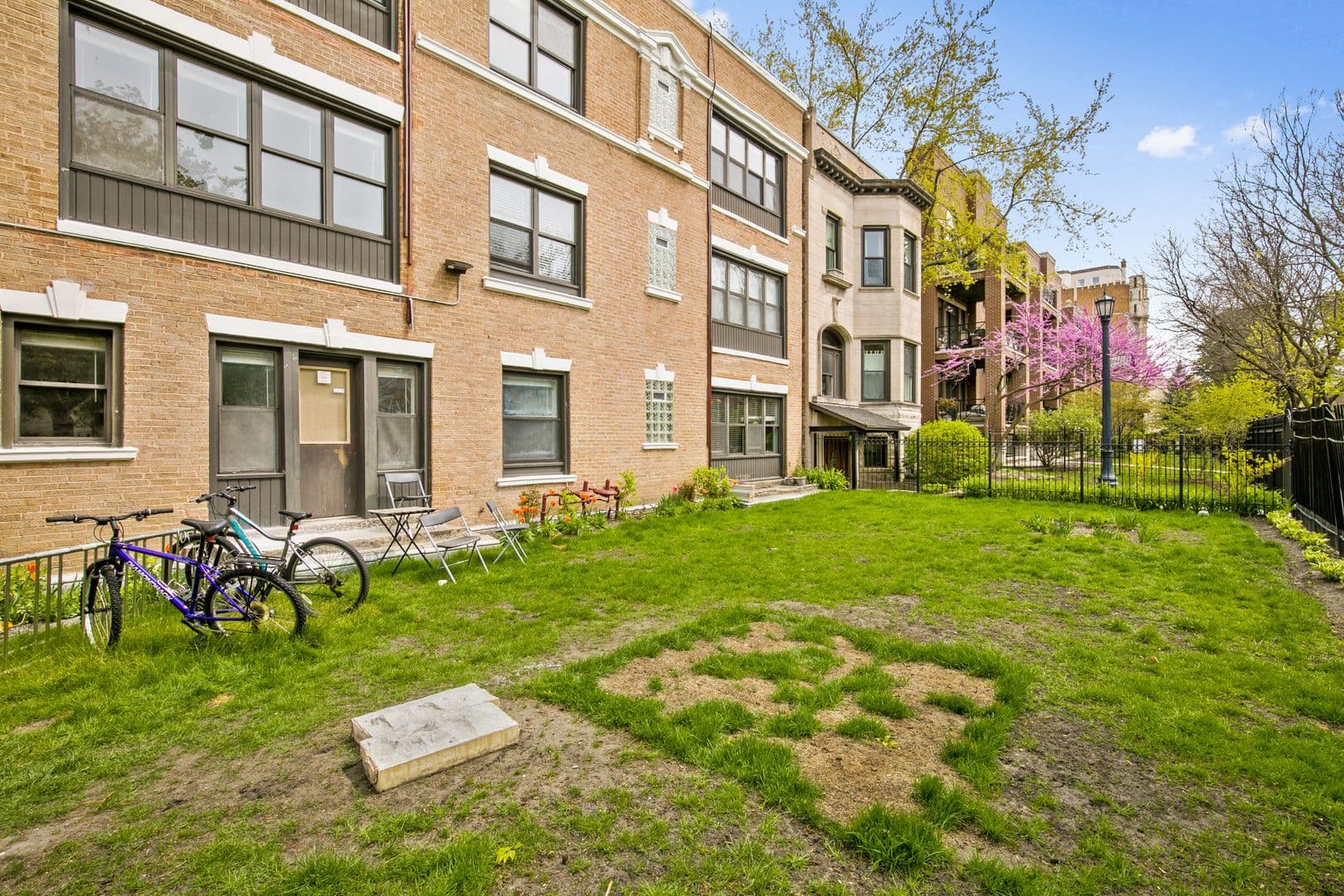 Chicago Apartment: 4555 N Malden St