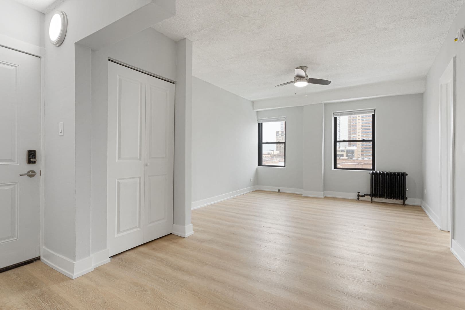 Chicago Apartment: 6026 N Winthrop