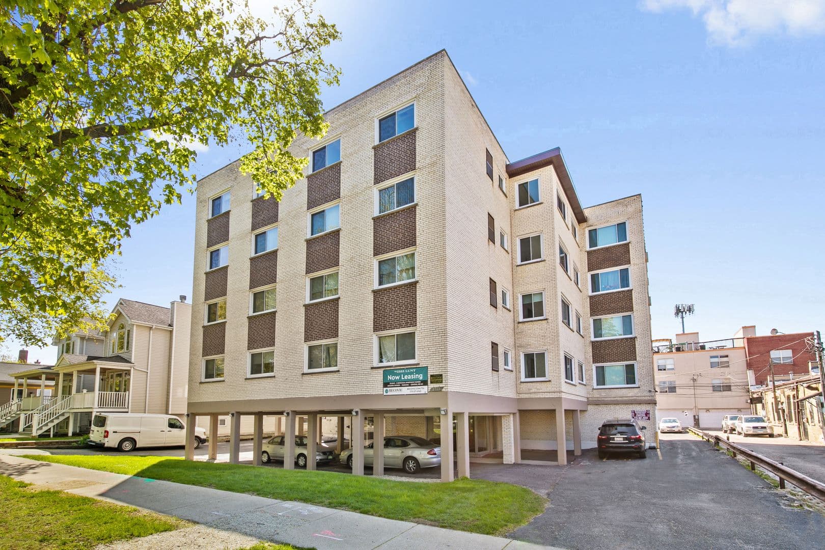 Chicago Apartment: 2333 W. Lunt
