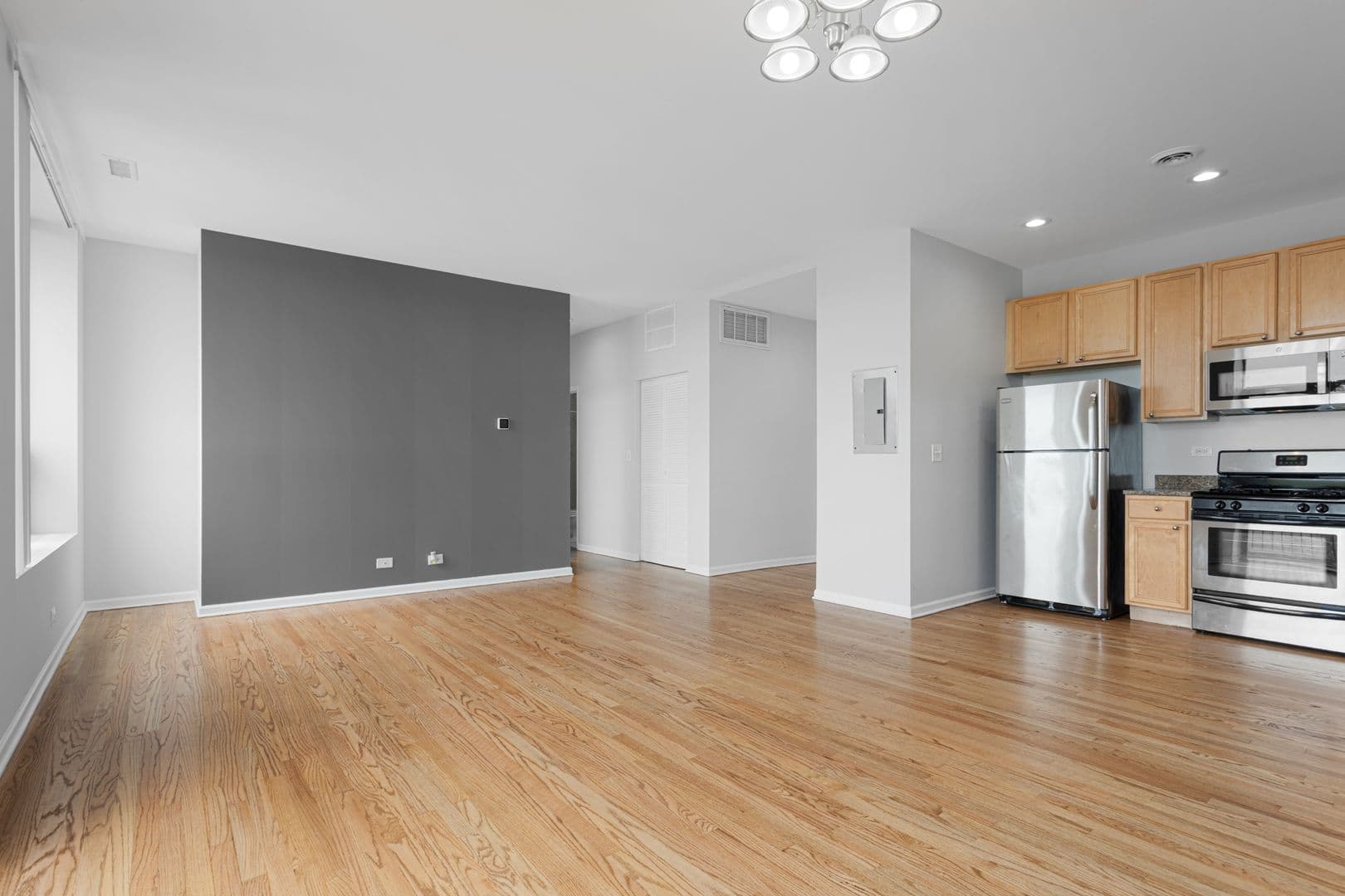 Chicago Apartment: 2451 W Howard Street