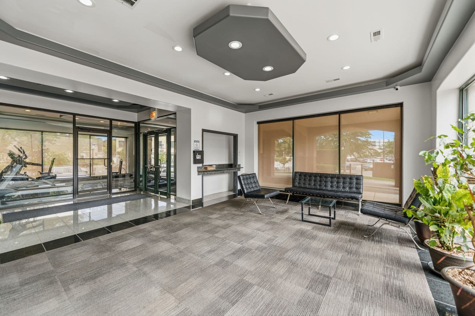 Chicago Apartment: 2451 W Howard Street