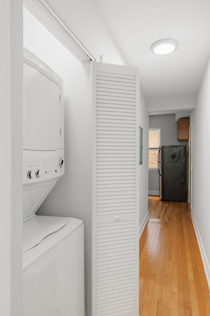 Chicago Apartment: 7320-30 N Damen Ave